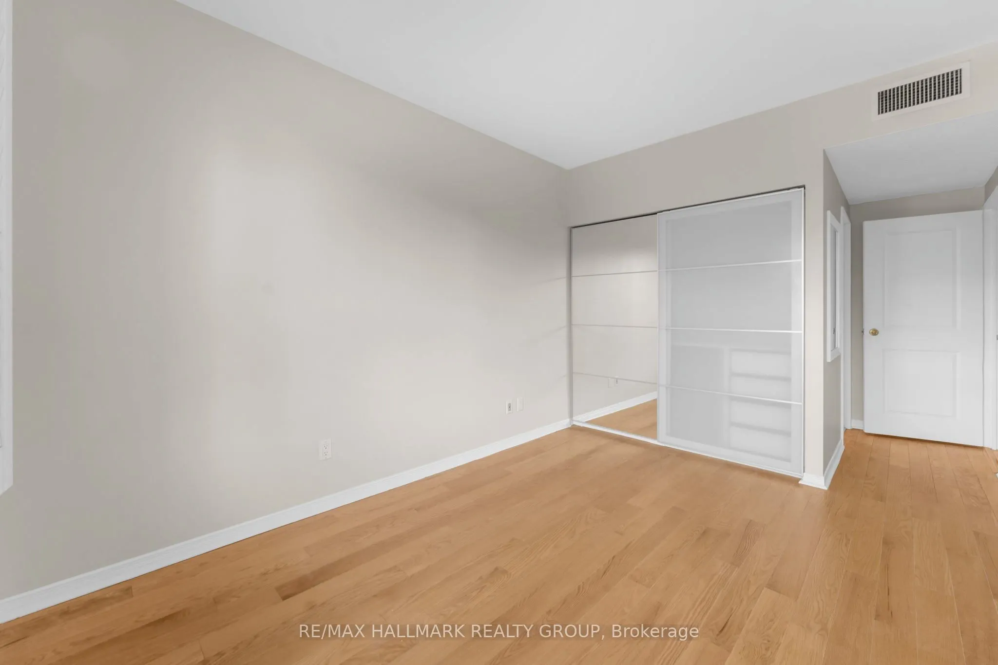 556 Laurier Avenue W, #101