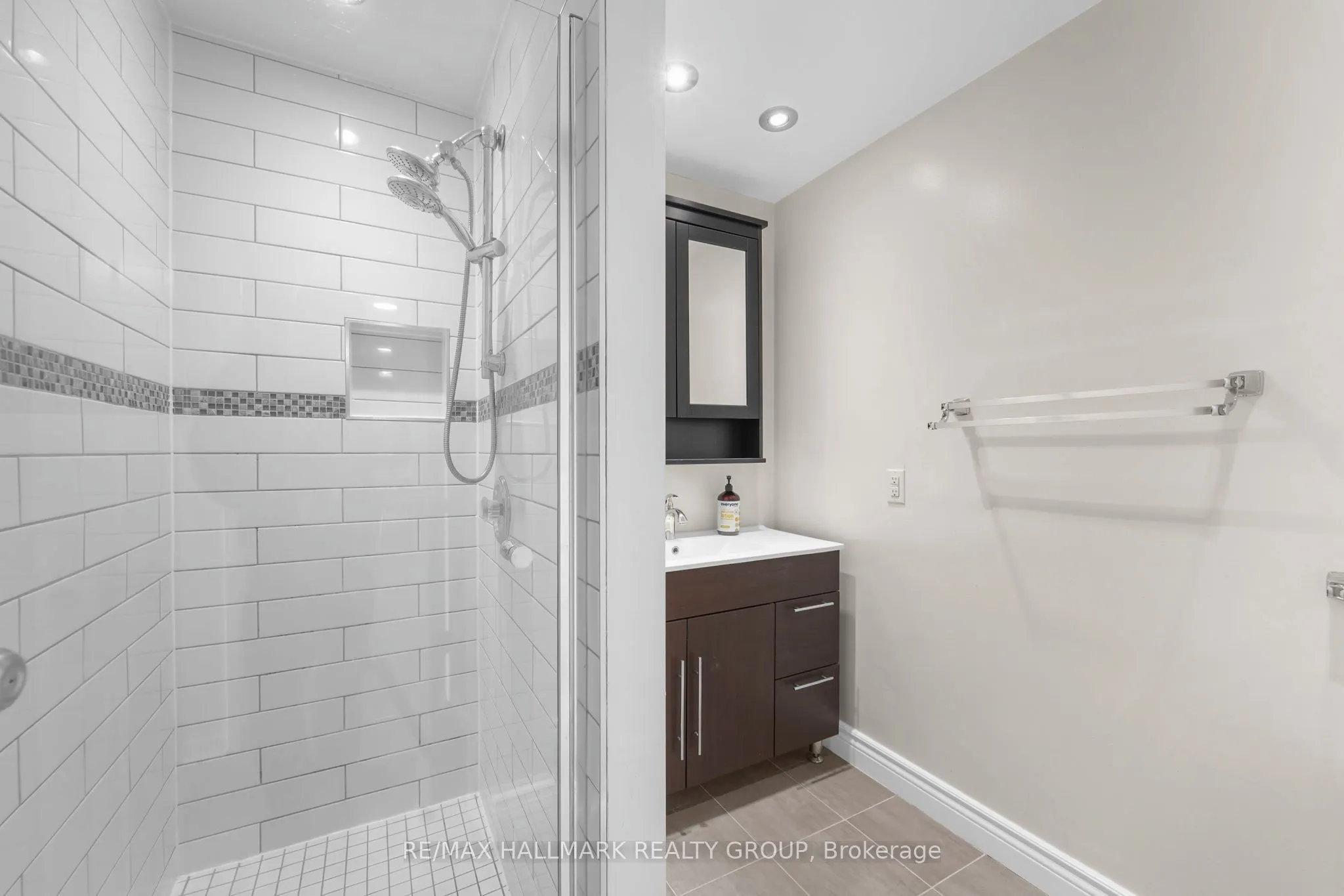556 Laurier Avenue W, #101