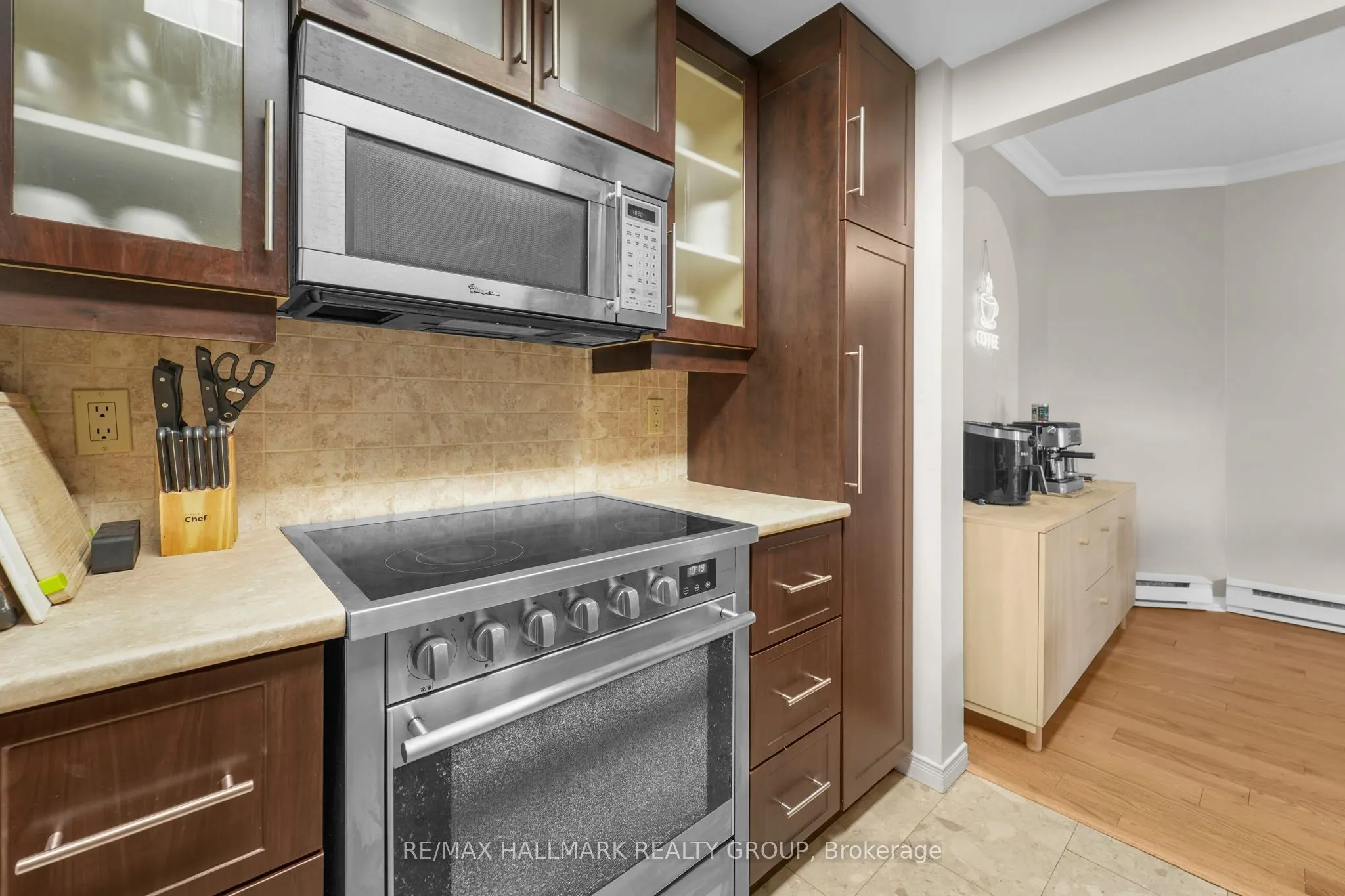 556 Laurier Avenue W, #101