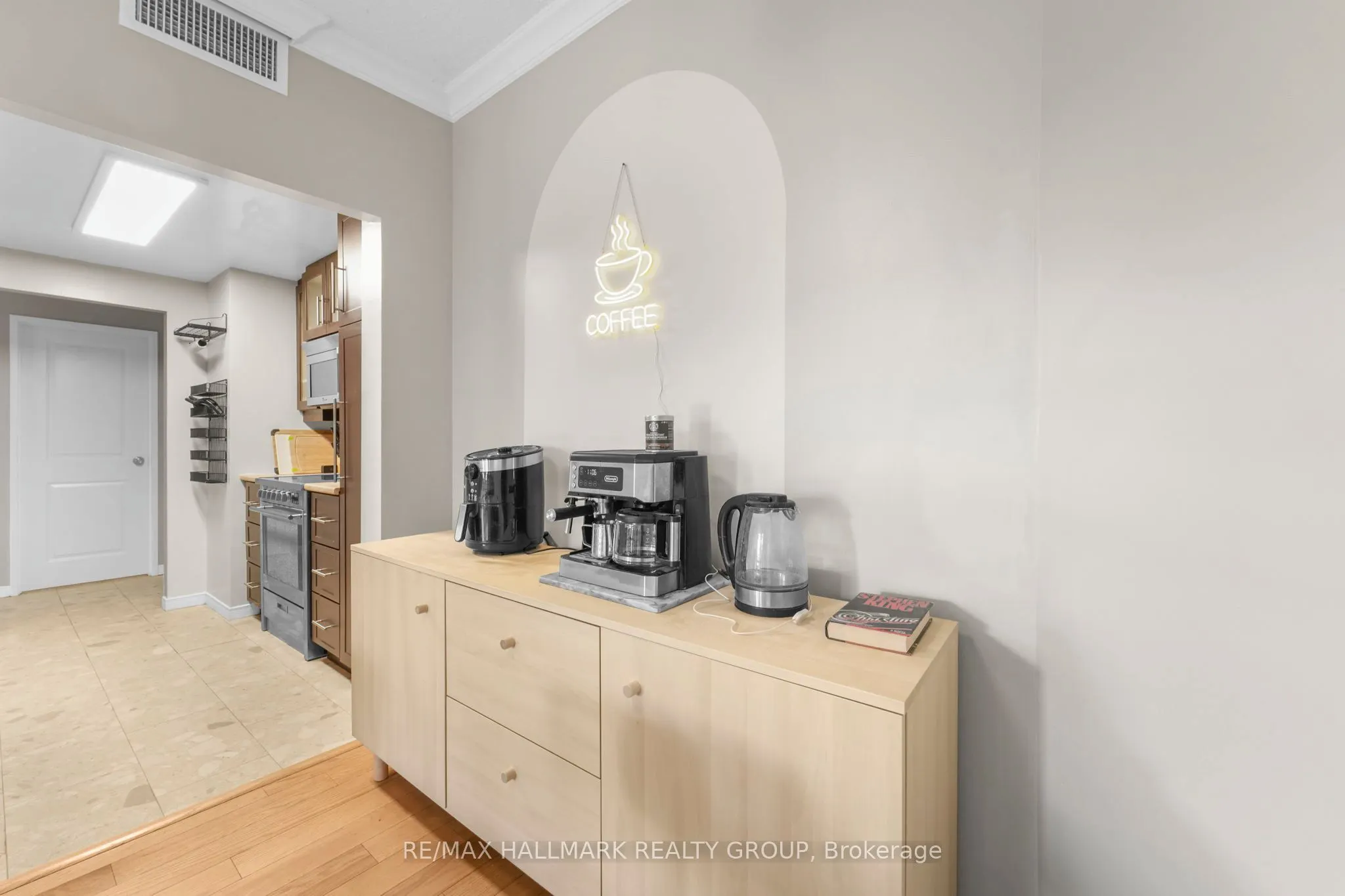 556 Laurier Avenue W, #101