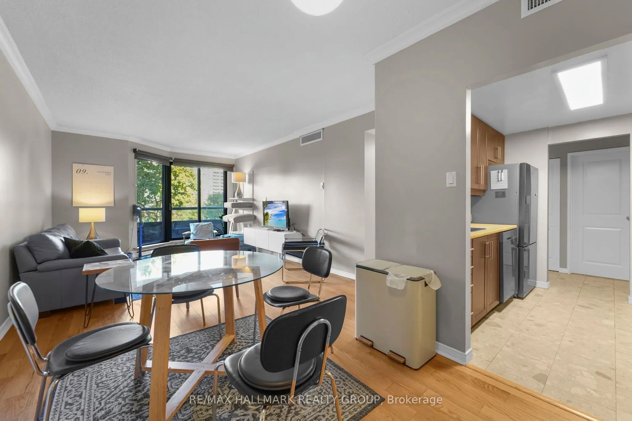 556 Laurier Avenue W, #101