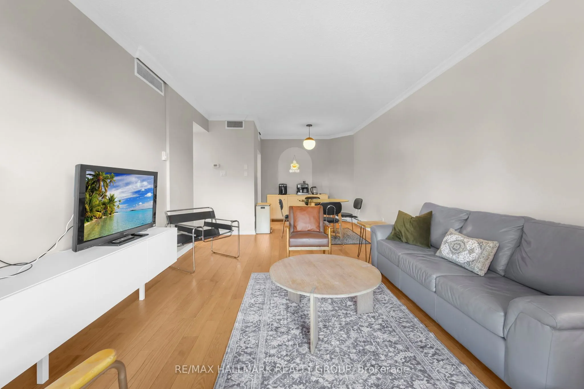 556 Laurier Avenue W, #101