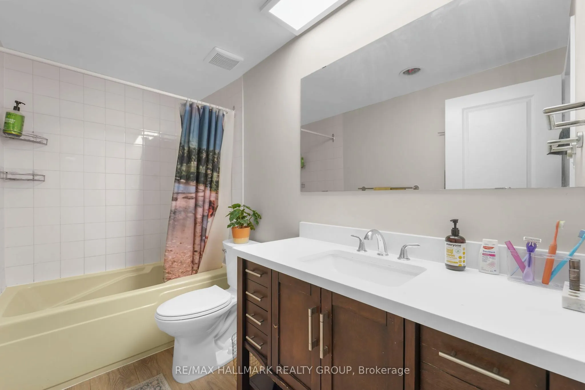 556 Laurier Avenue W, #101