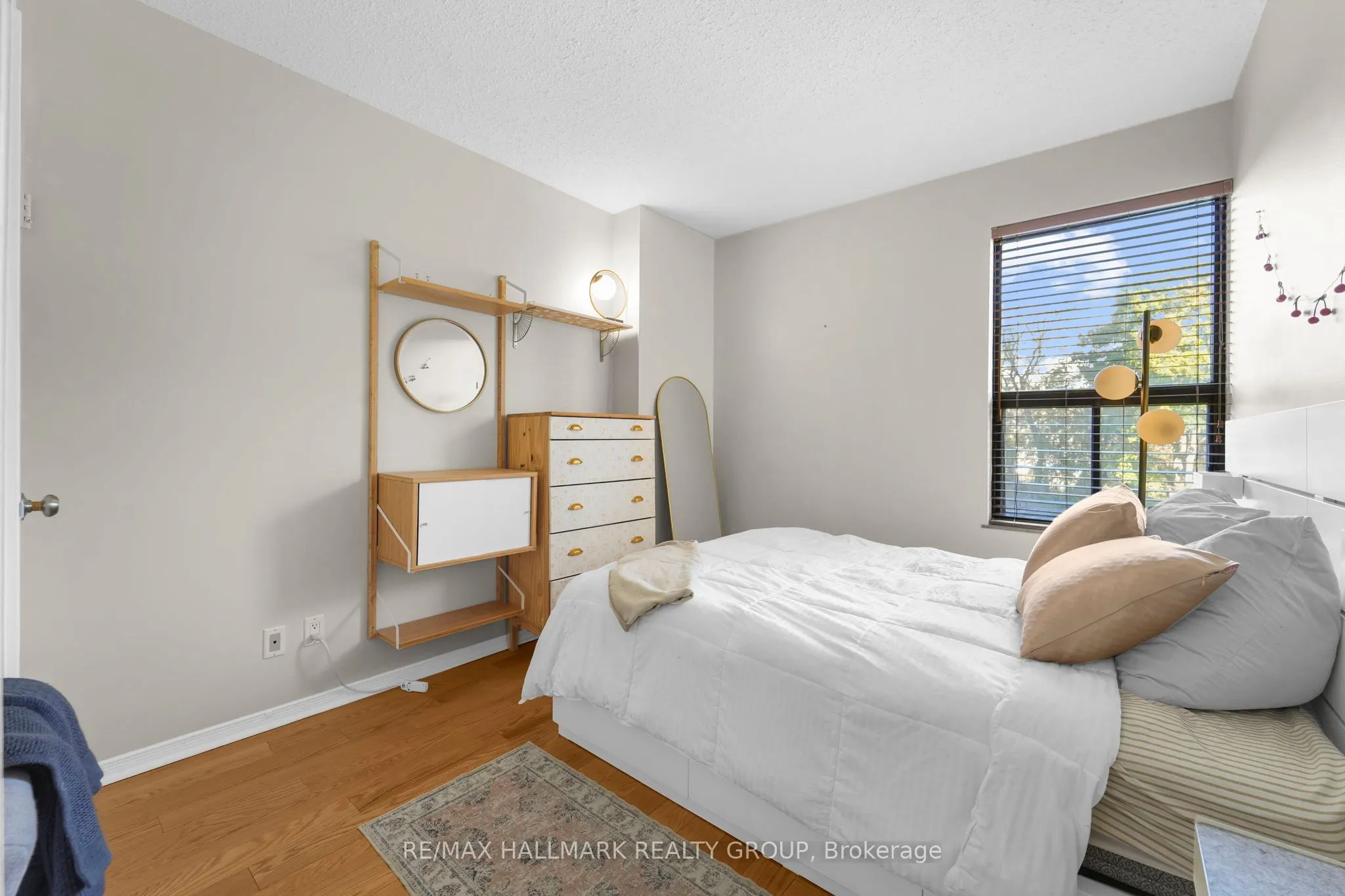 556 Laurier Avenue W, #101