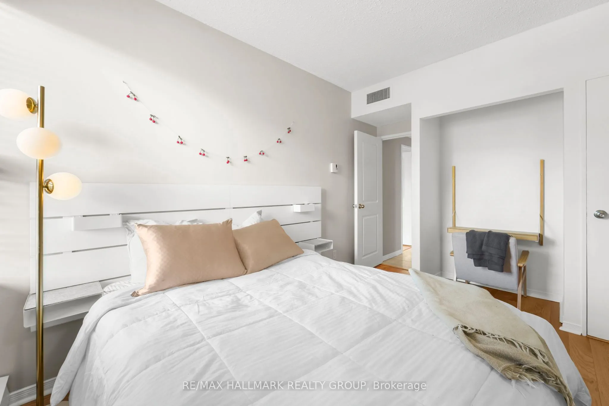 556 Laurier Avenue W, #101