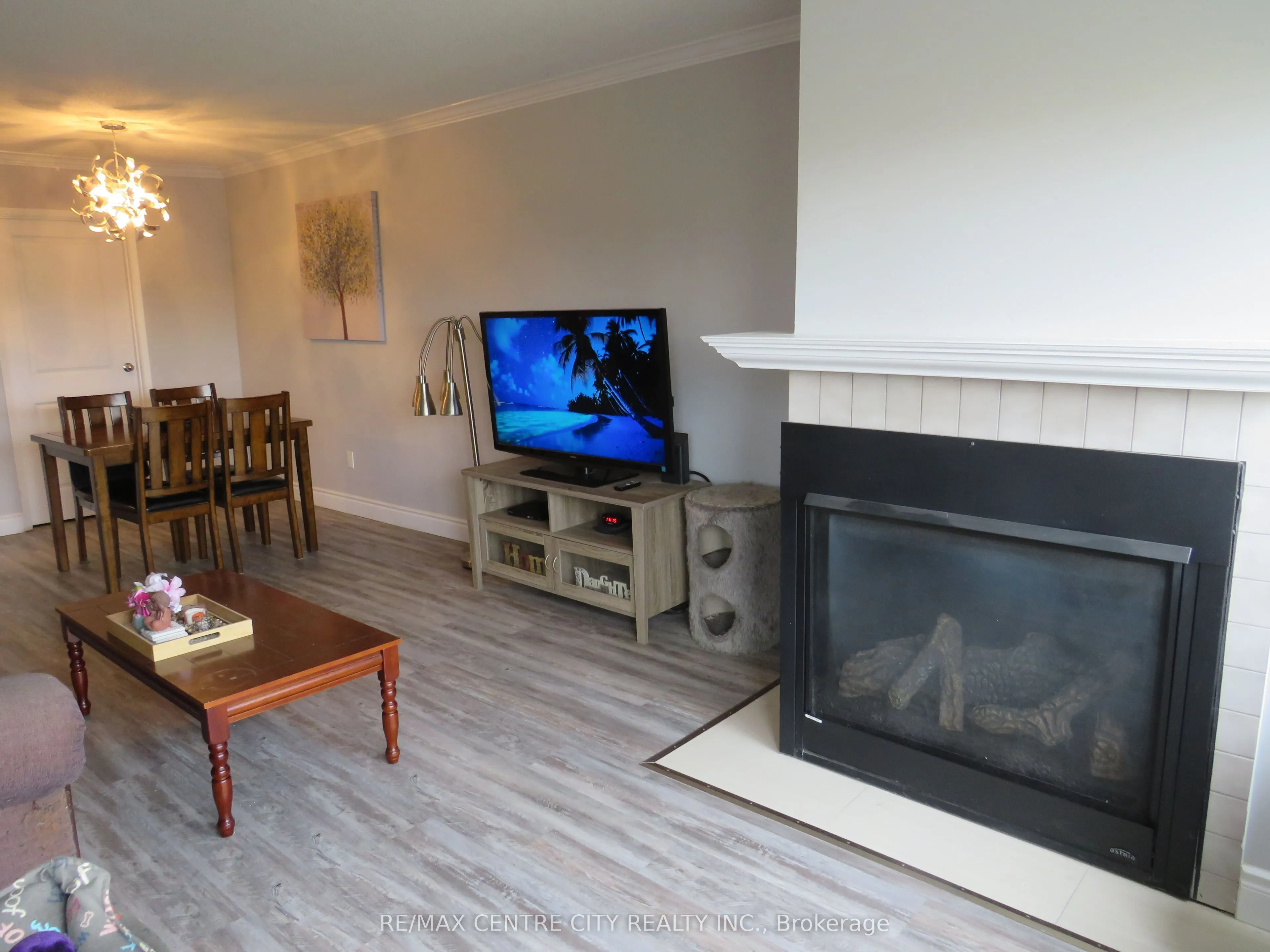 15 Jacksway Crescent, #402