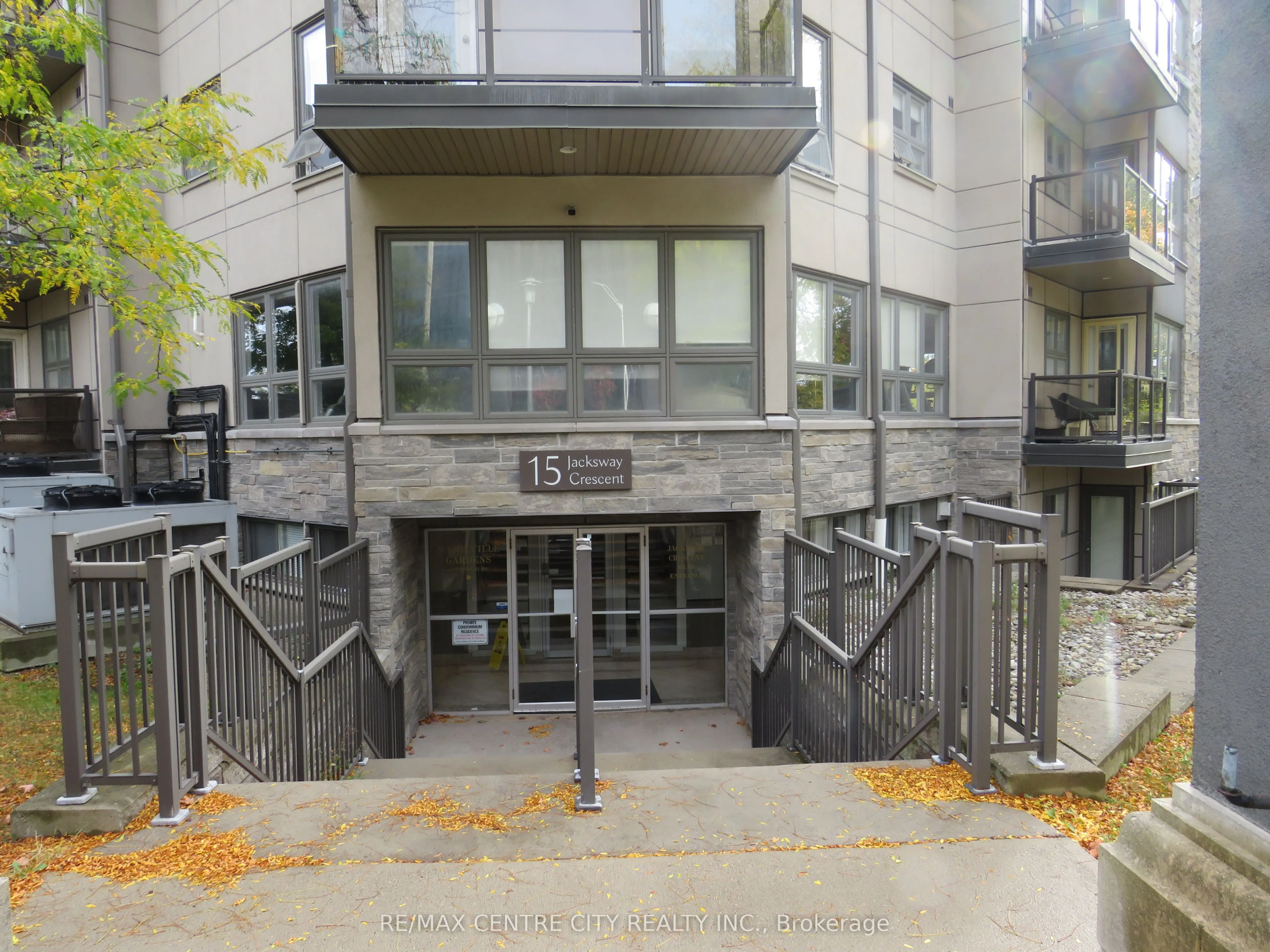 15 Jacksway Crescent, #402