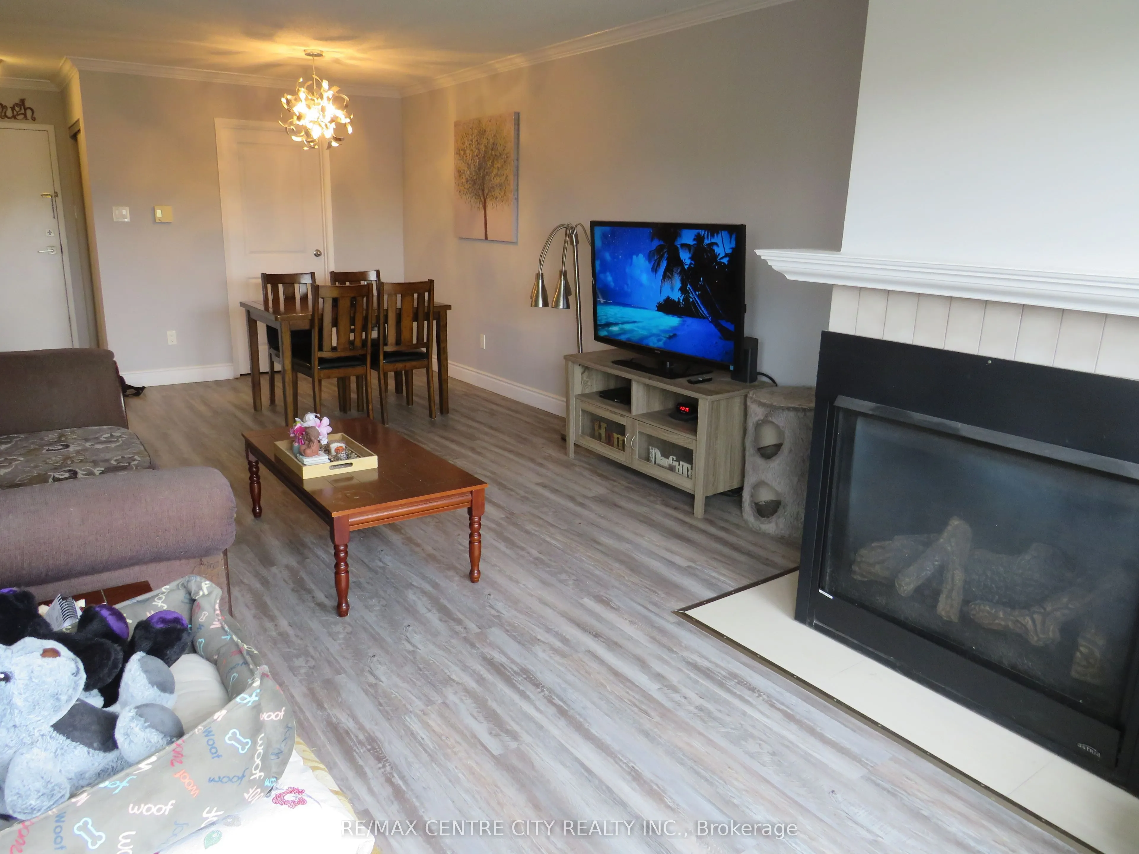 15 Jacksway Crescent, #402