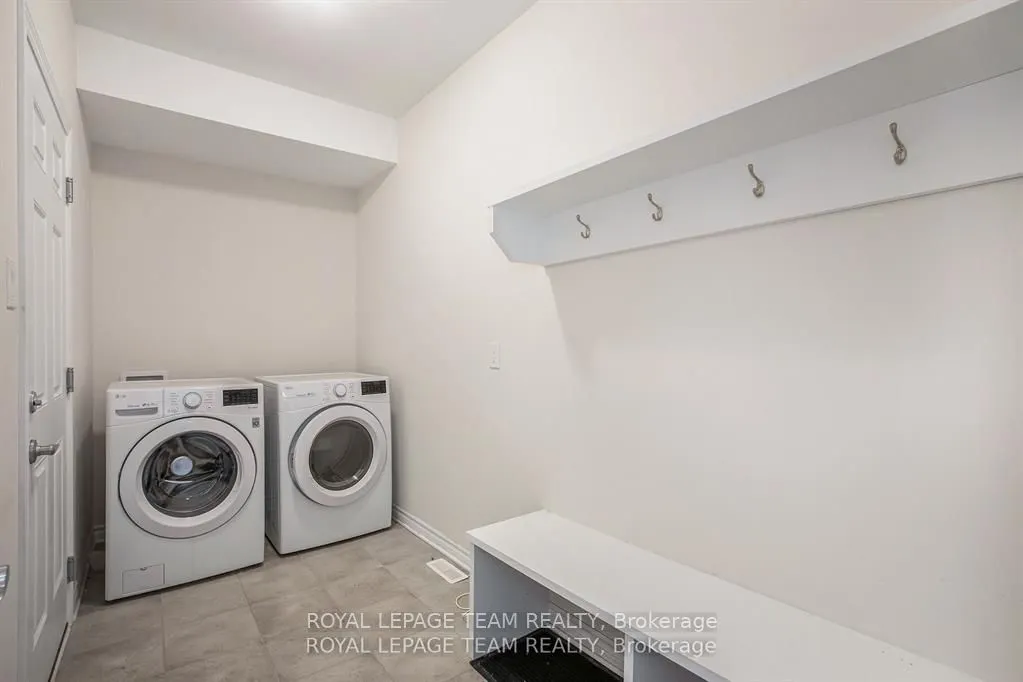 521 Kindred Crescent