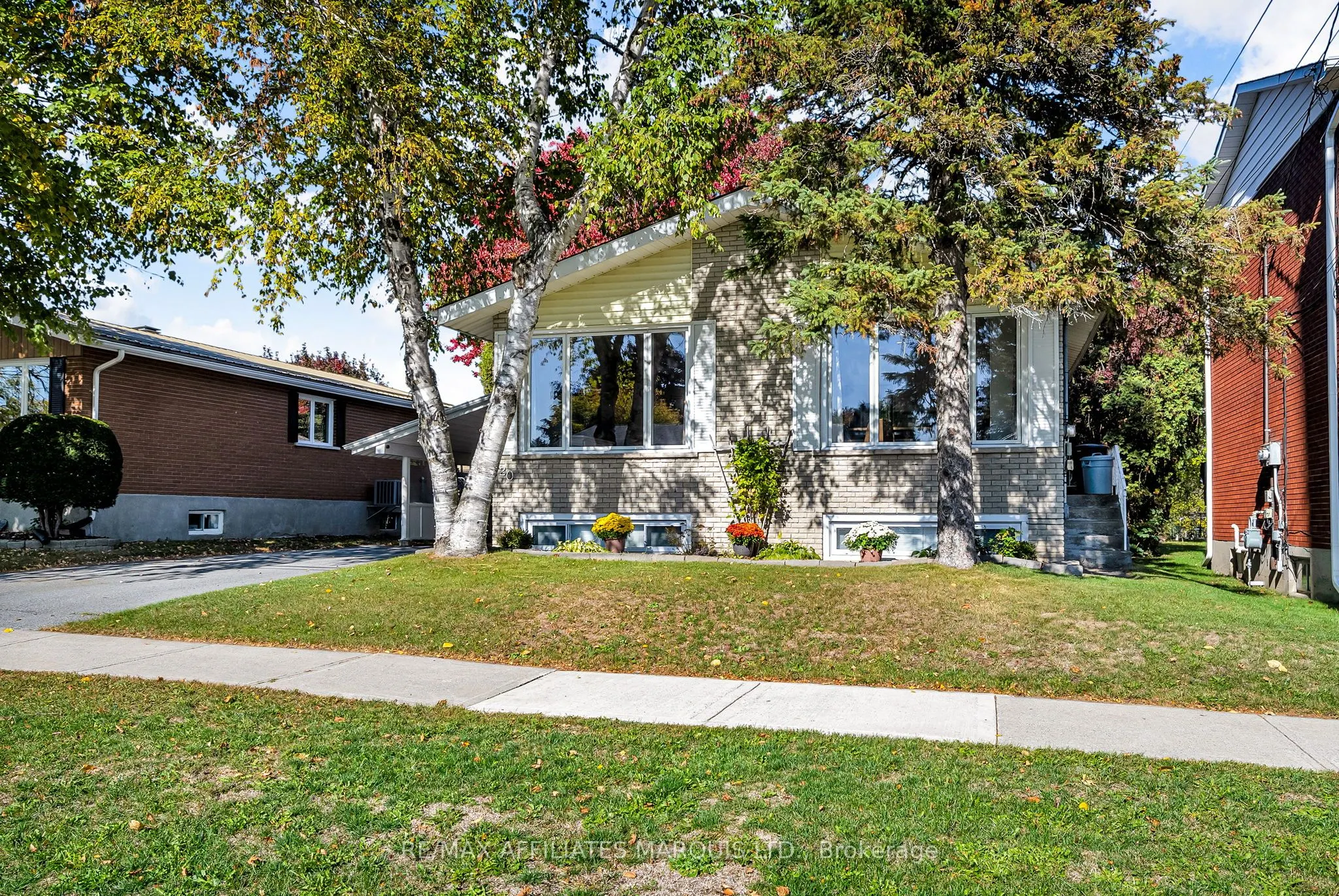 220 15th Street W