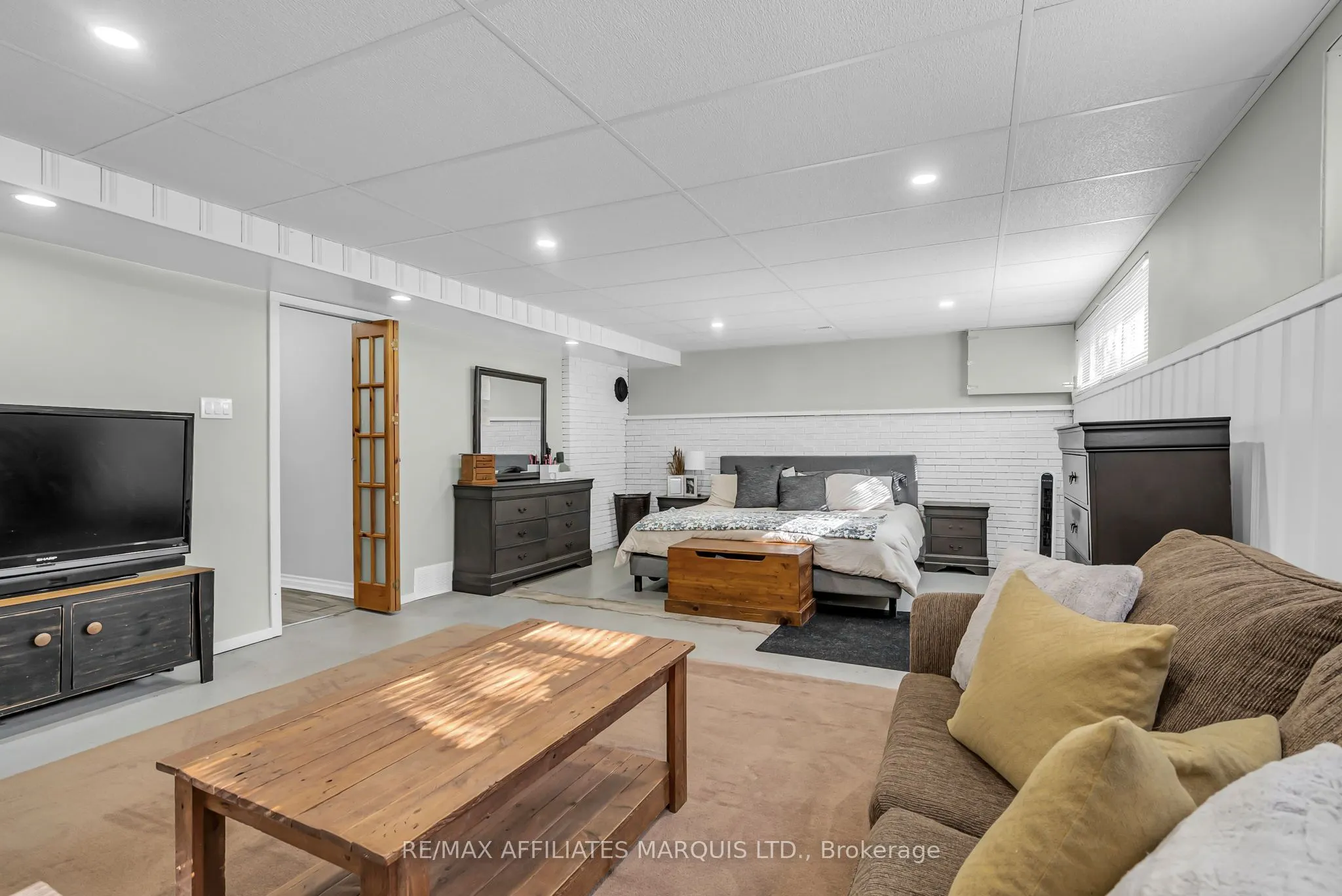 220 15th Street W