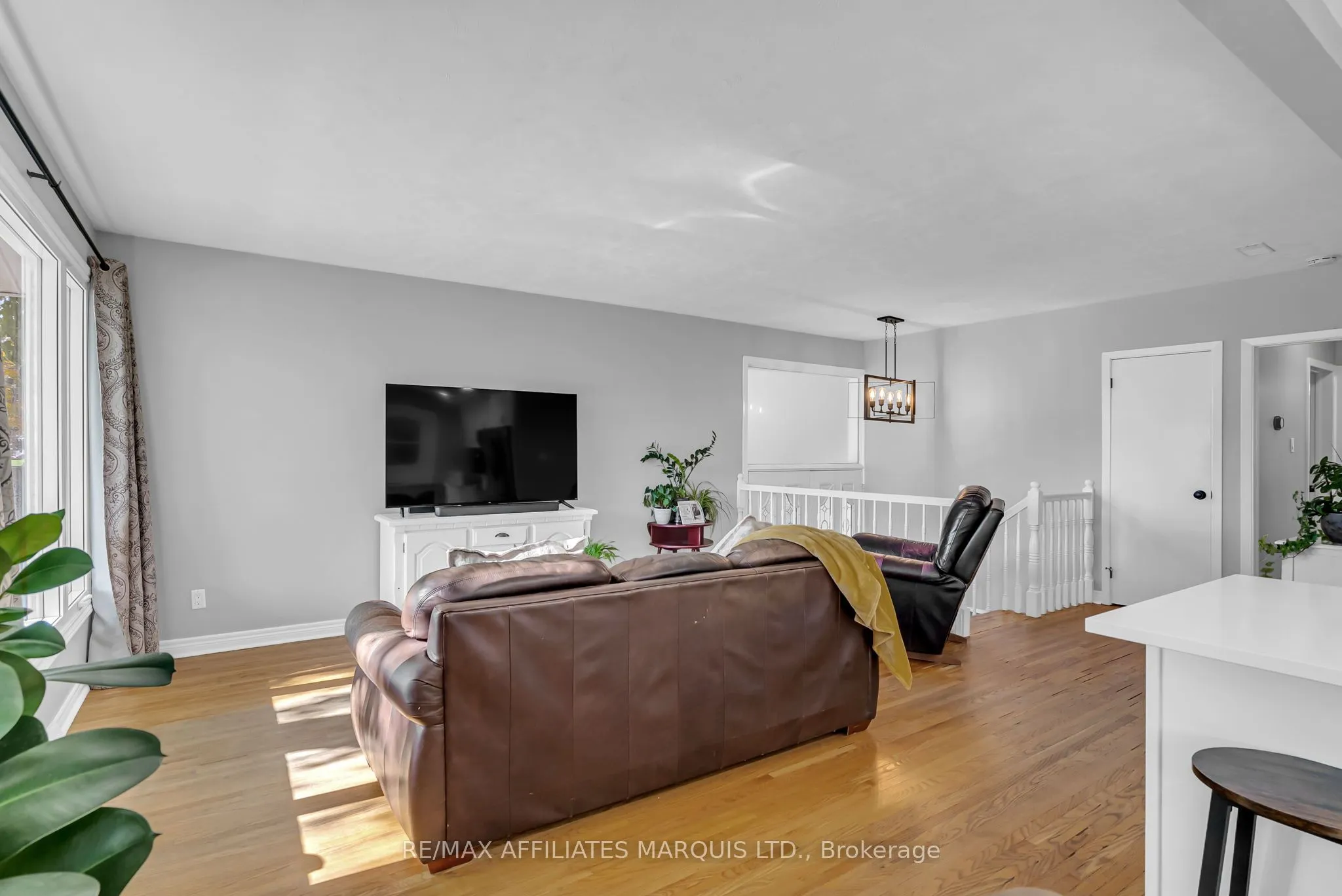 220 15th Street W
