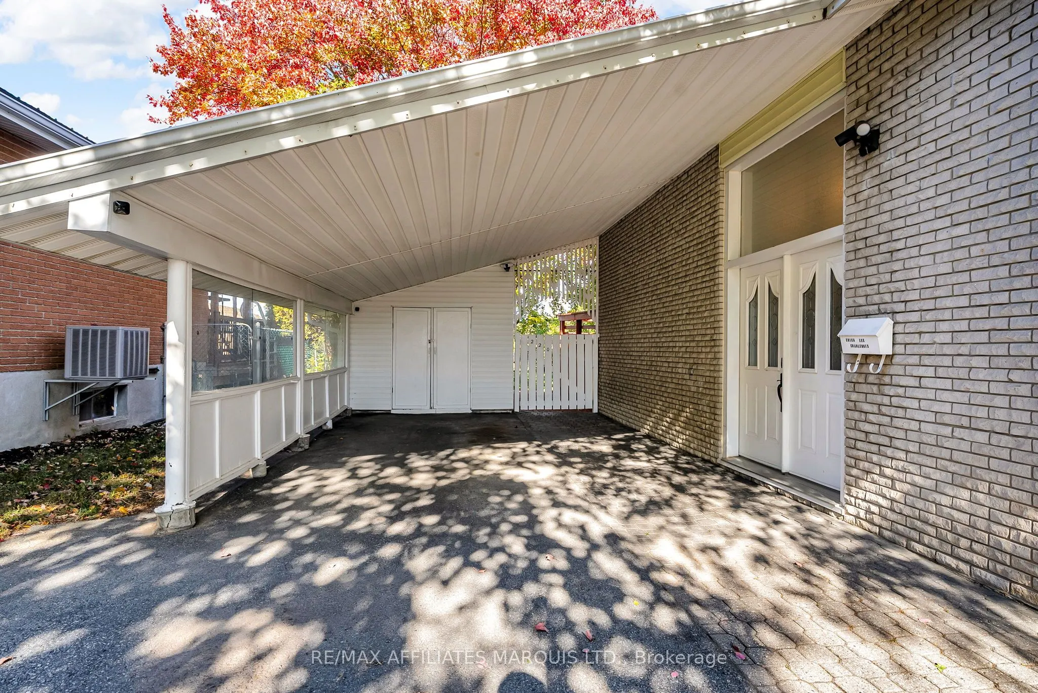 220 15th Street W