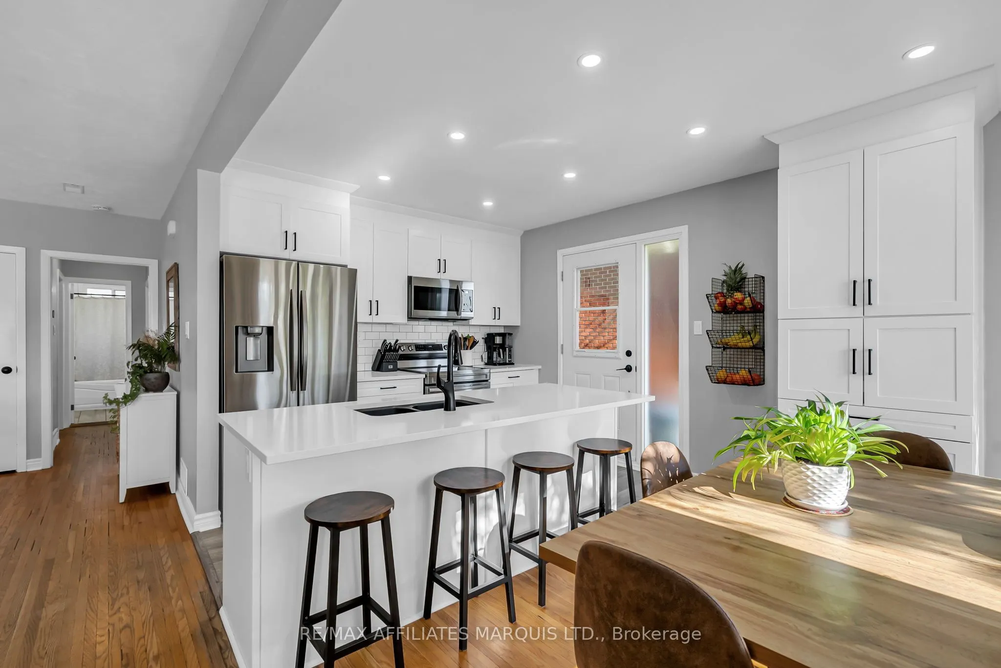 220 15th Street W