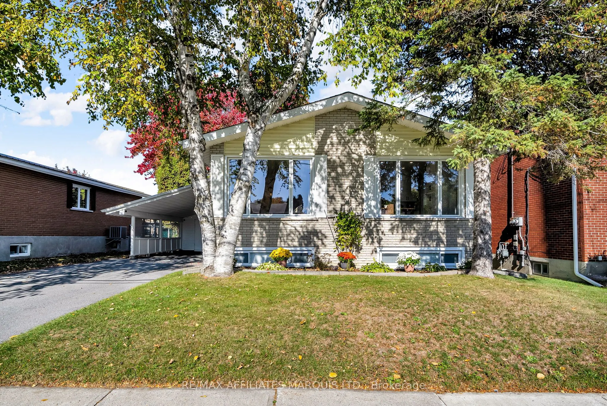 220 15th Street W