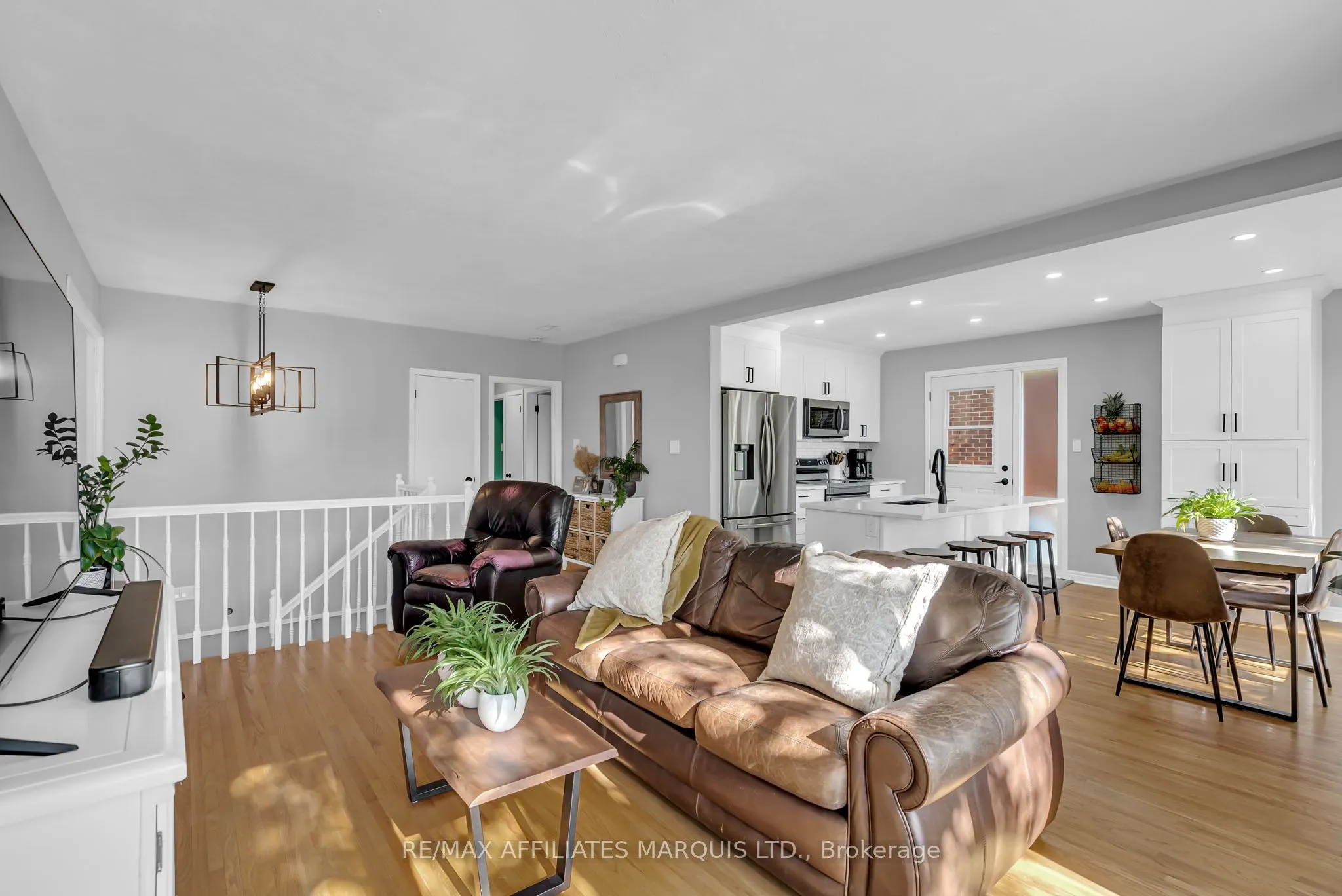 220 15th Street W