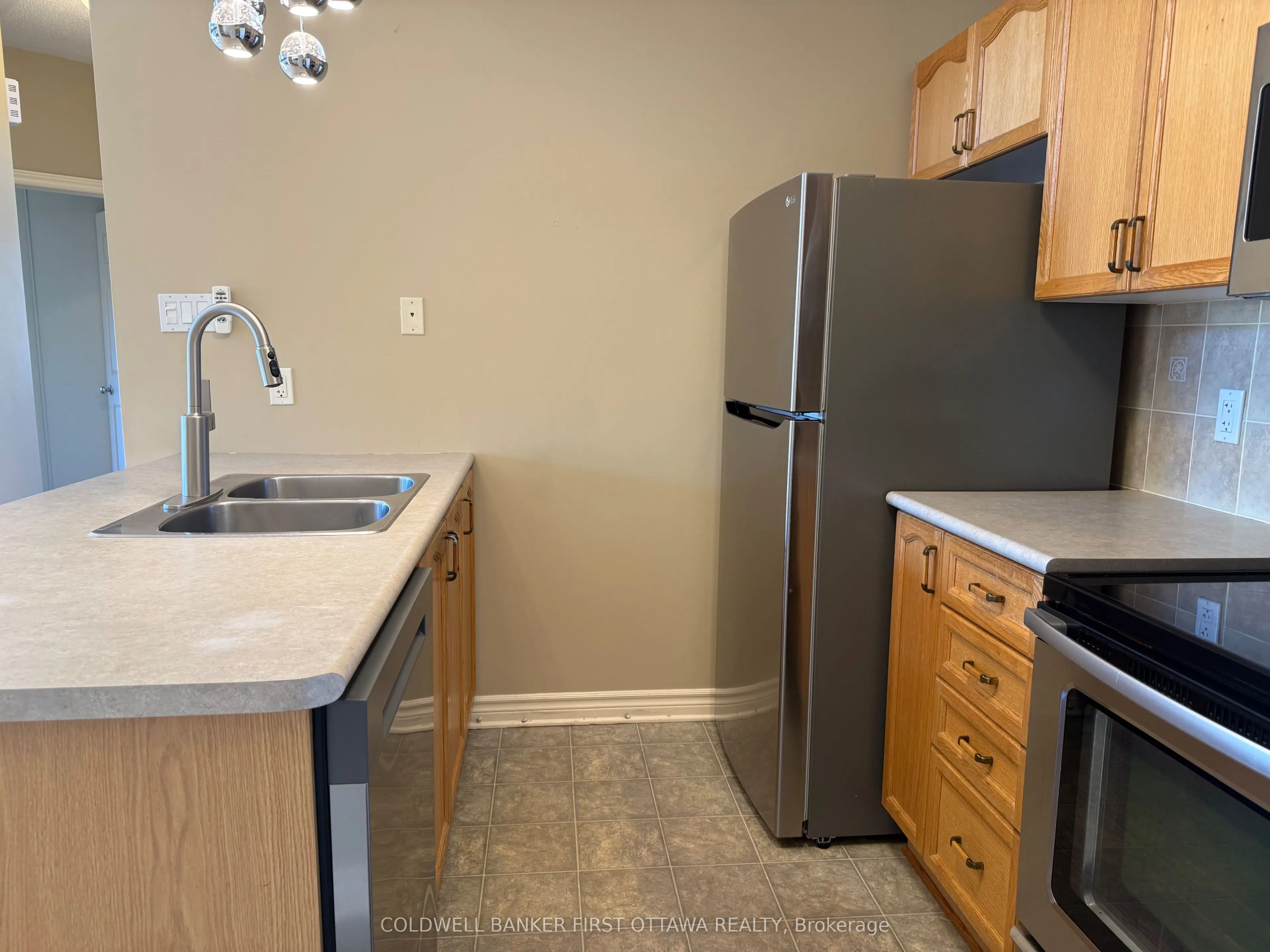 143 Oldfield Street, #F