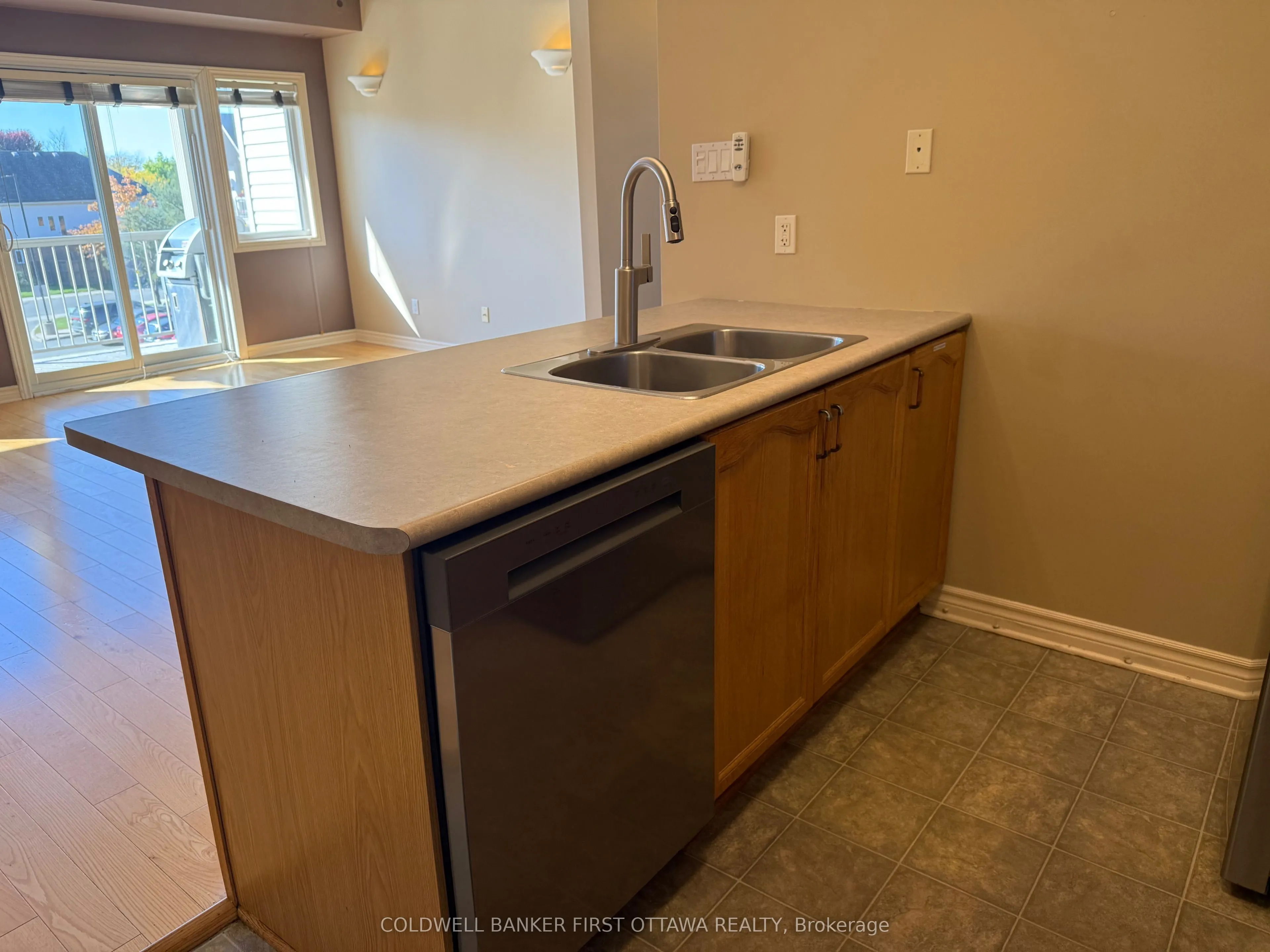 143 Oldfield Street, #F