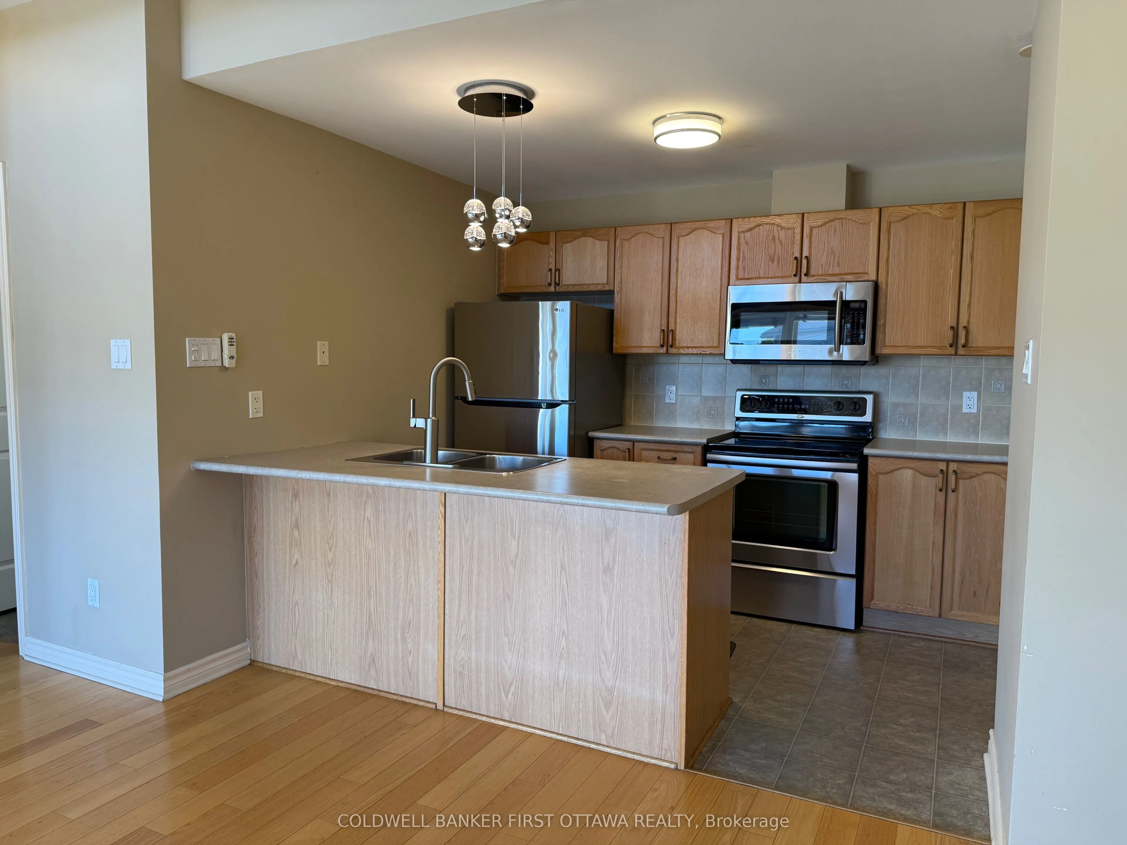 143 Oldfield Street, #F