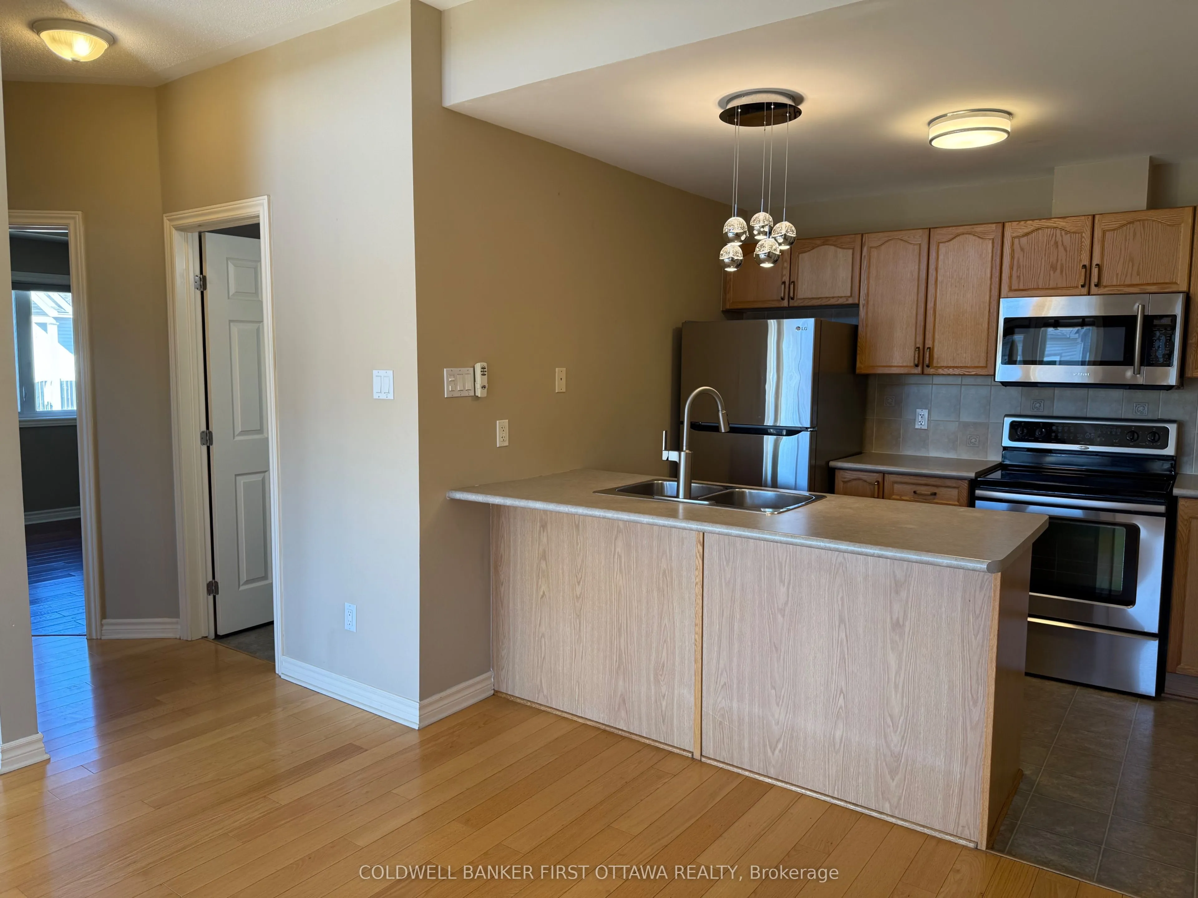 143 Oldfield Street, #F