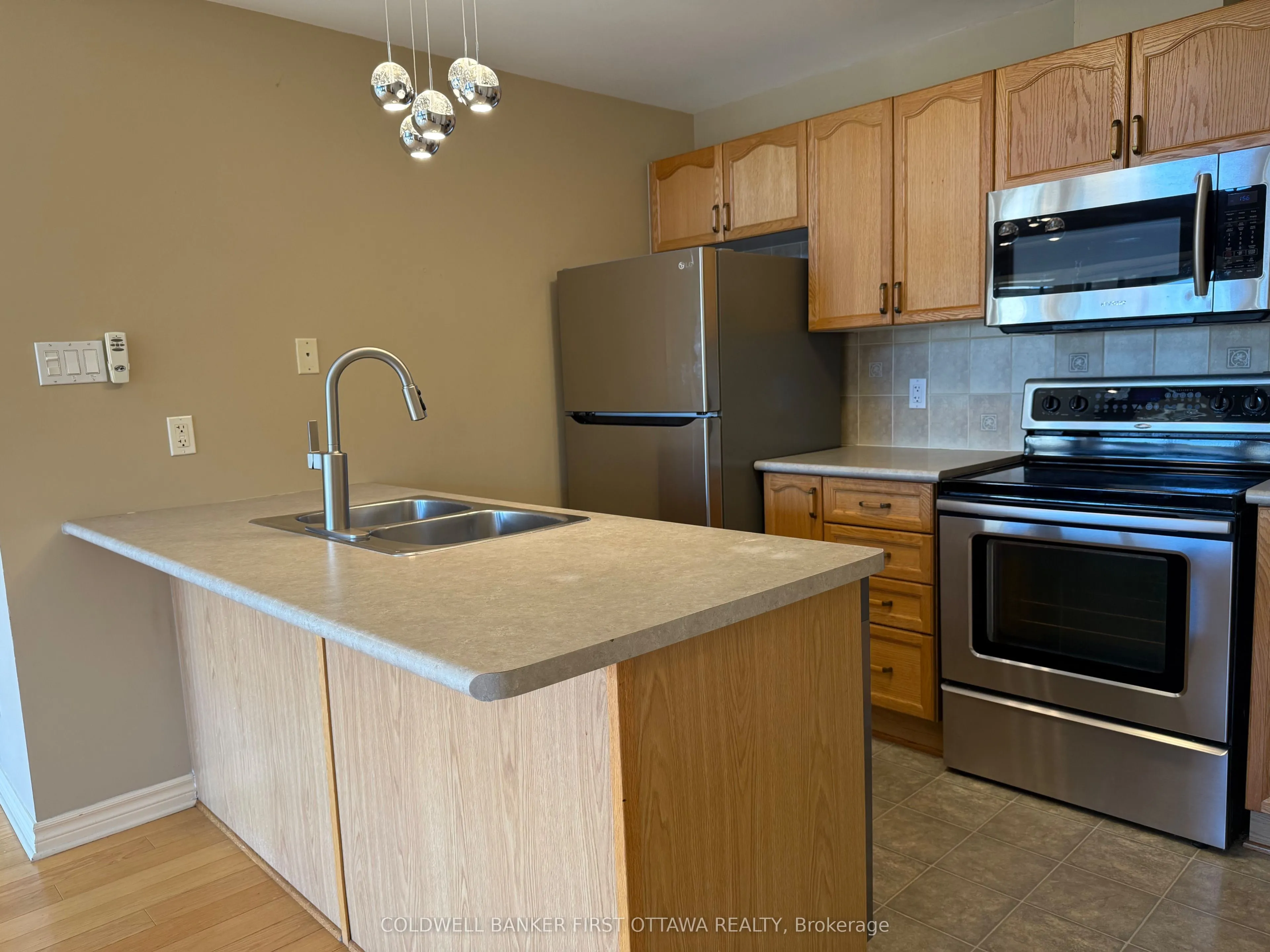143 Oldfield Street, #F