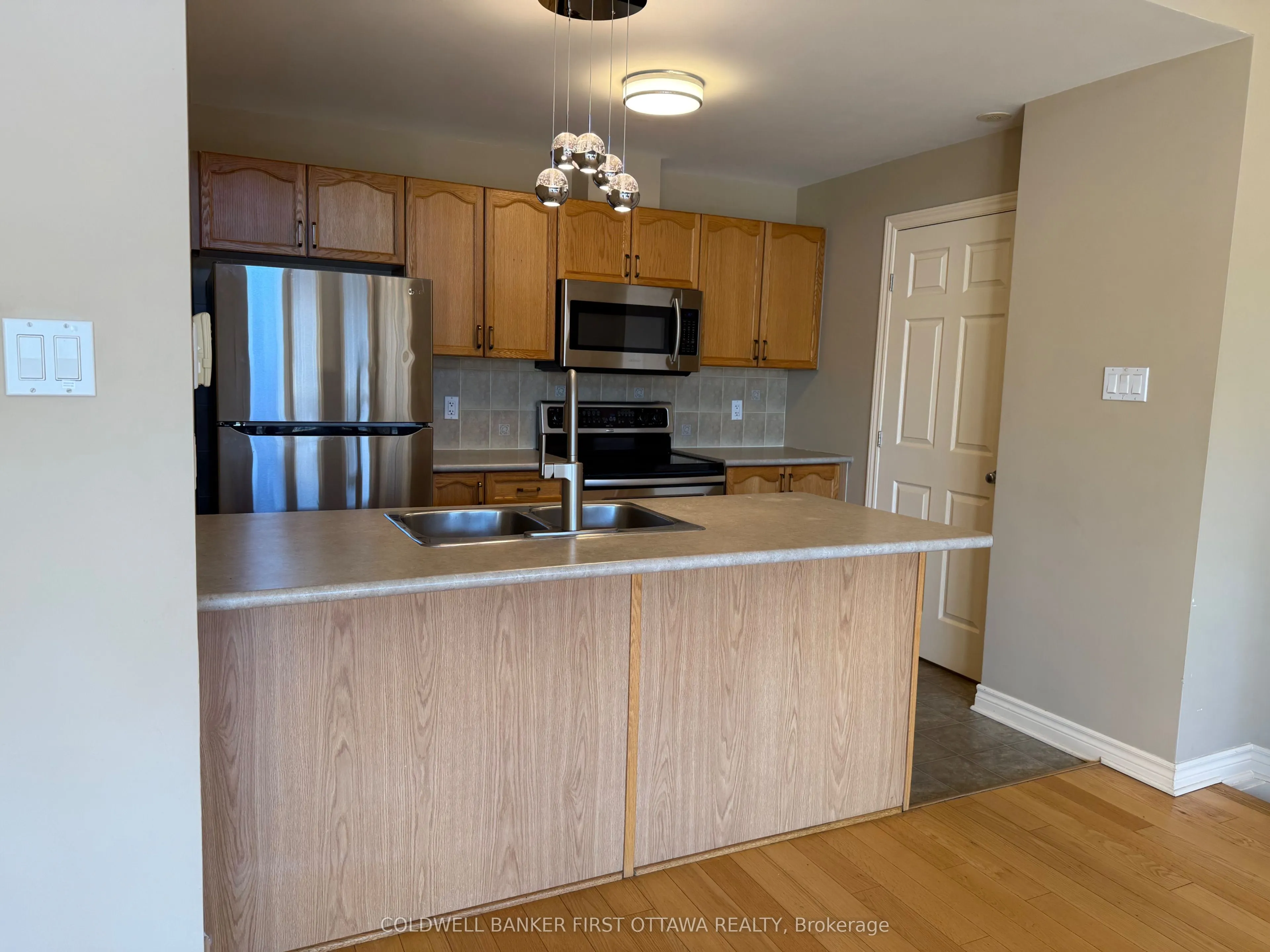 143 Oldfield Street, #F