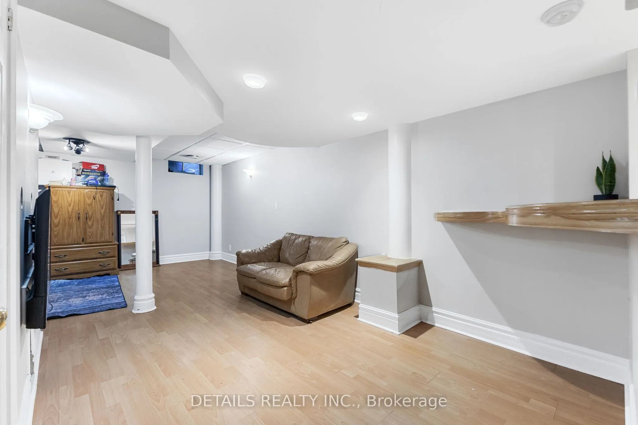 1401 Coulter Place