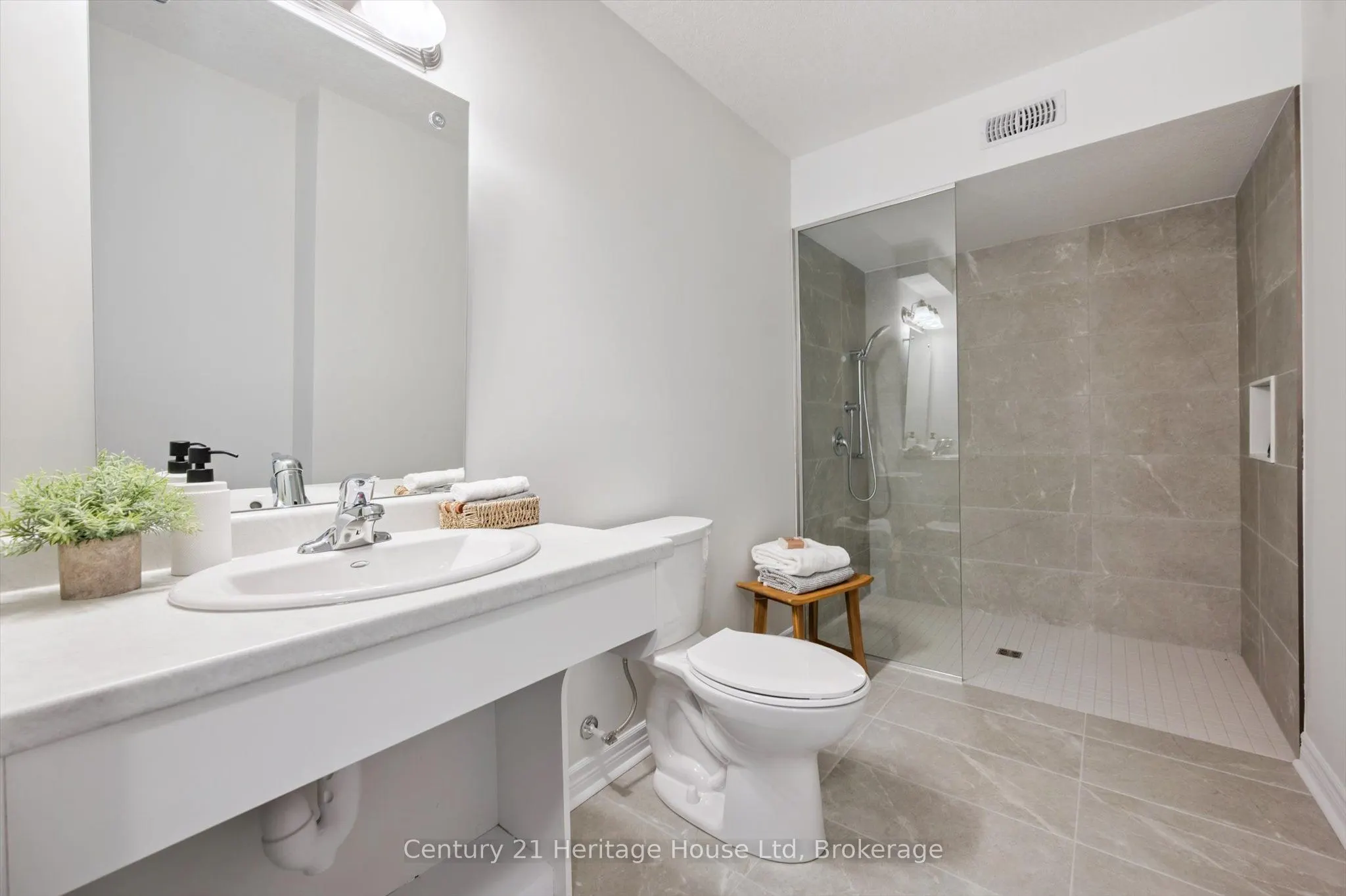 465 Garafraxa Street W, #6