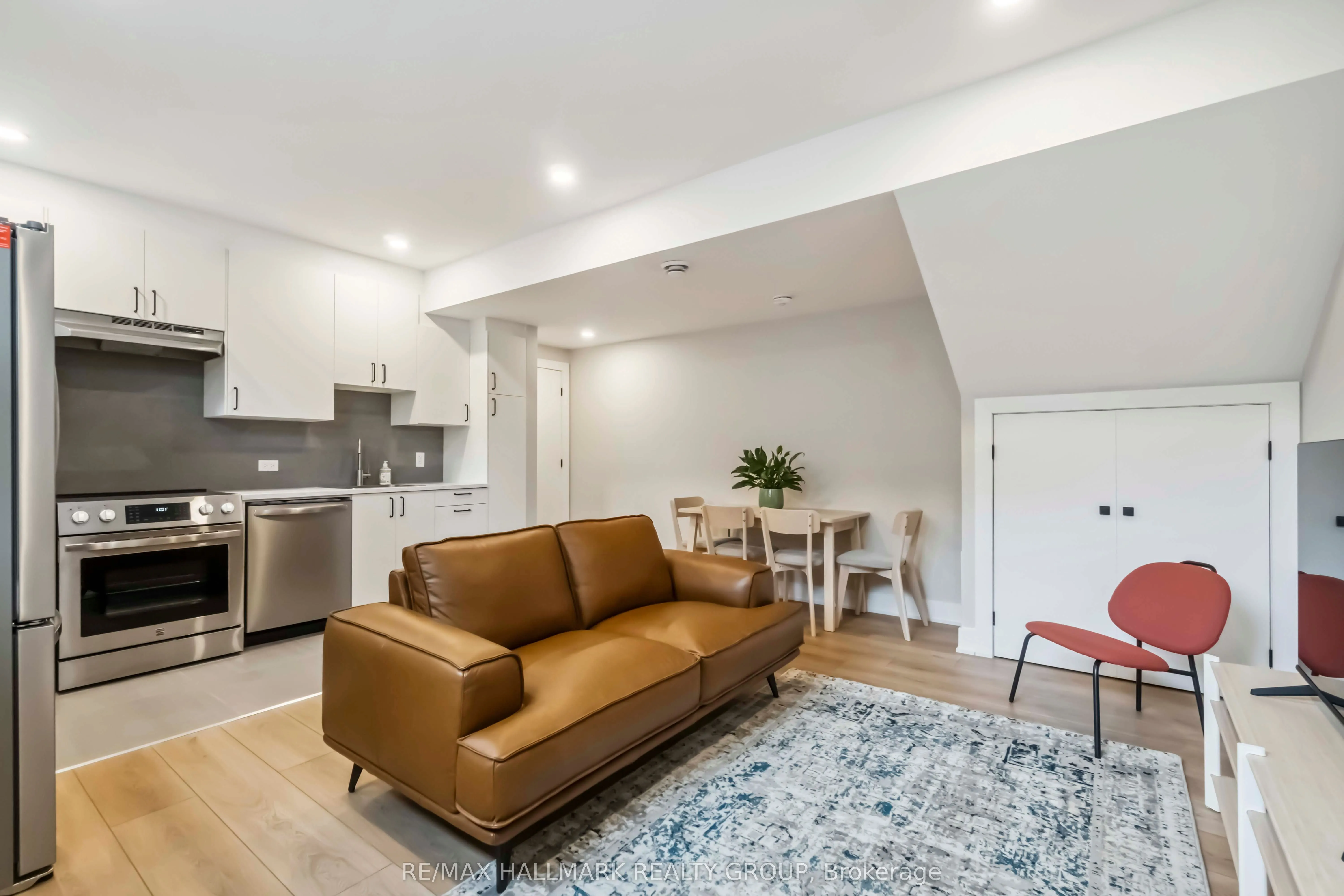72 Armstrong Street, #E