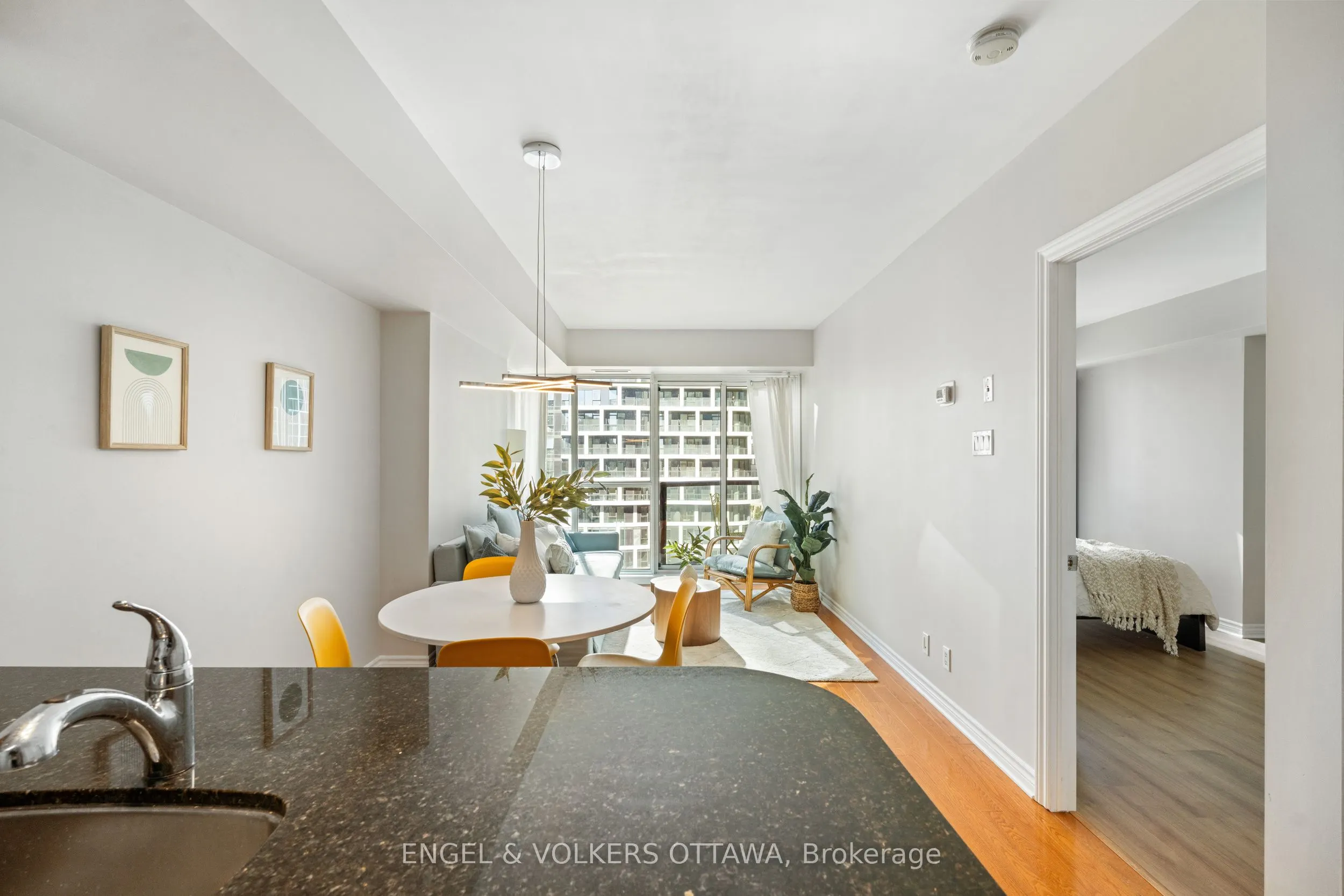 445 Laurier Avenue W, #1403