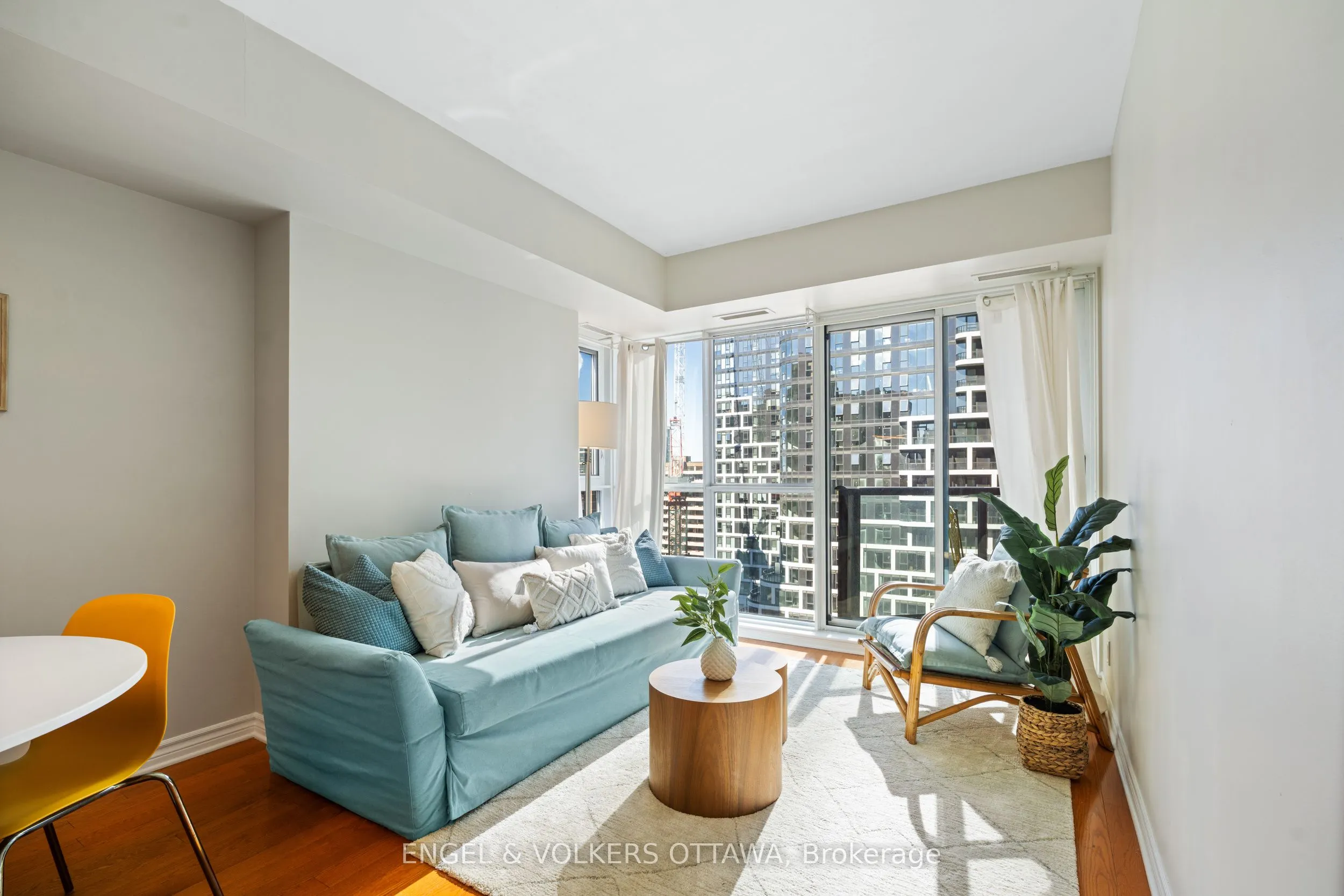445 Laurier Avenue W, #1403
