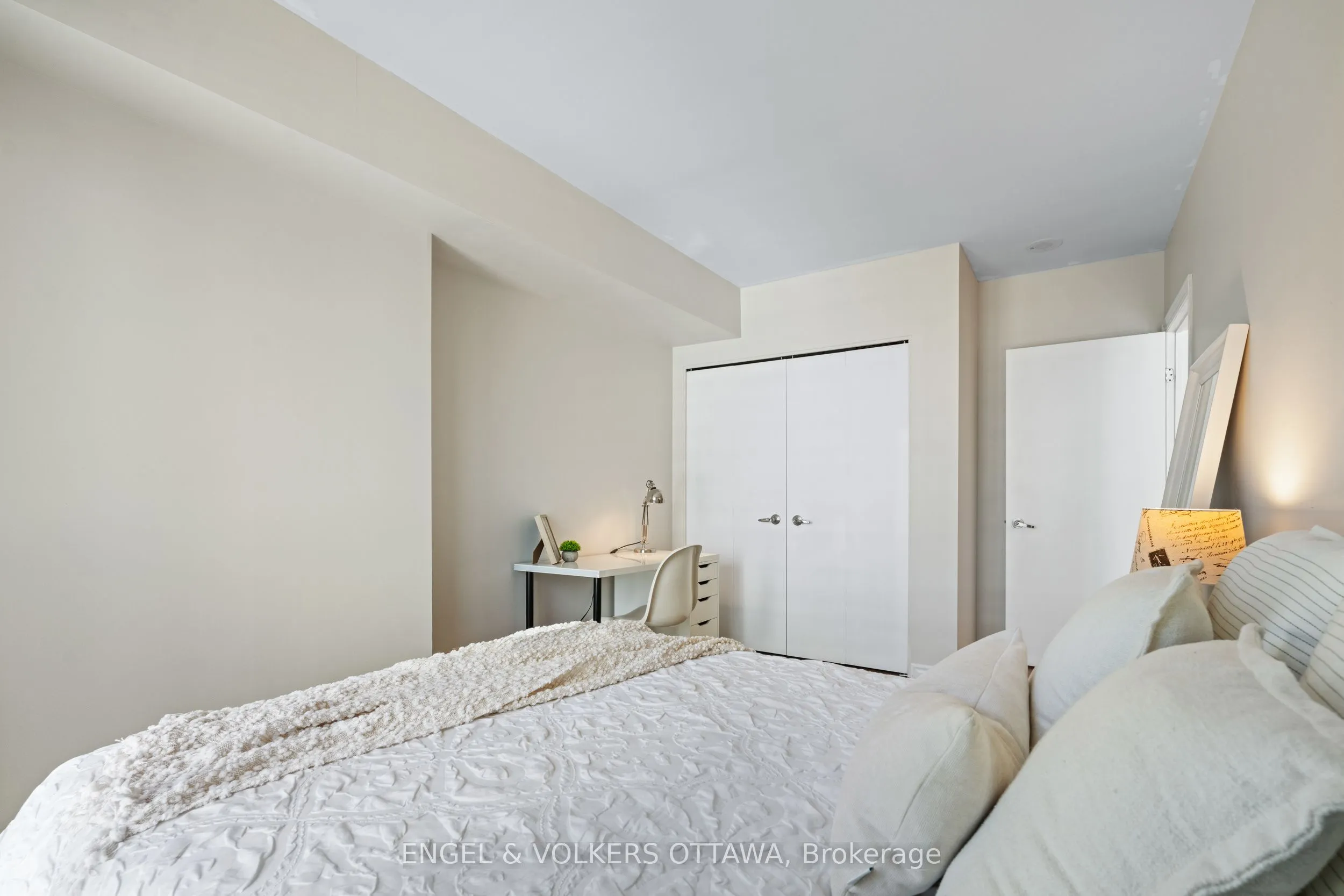 445 Laurier Avenue W, #1403