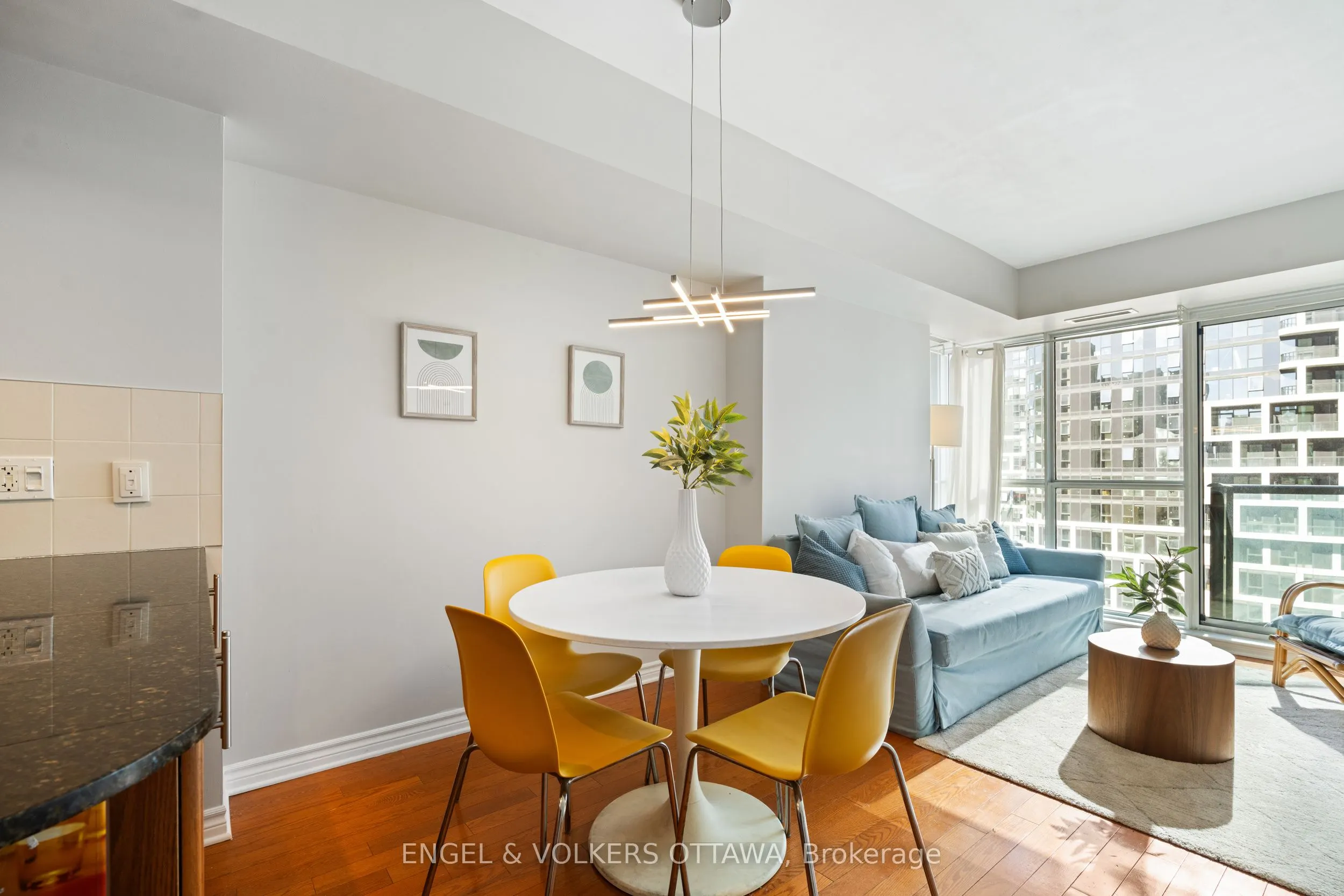 445 Laurier Avenue W, #1403
