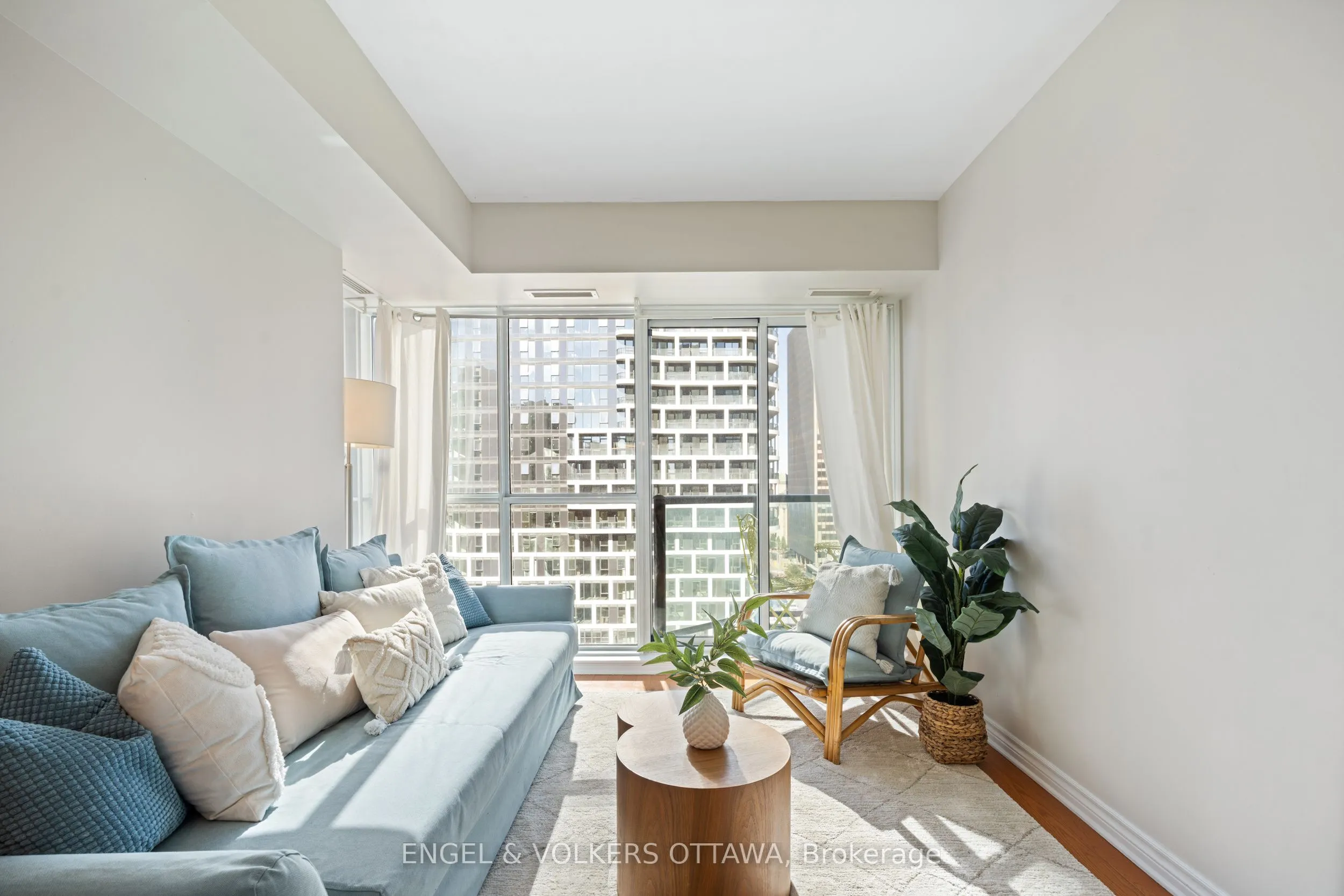 445 Laurier Avenue W, #1403