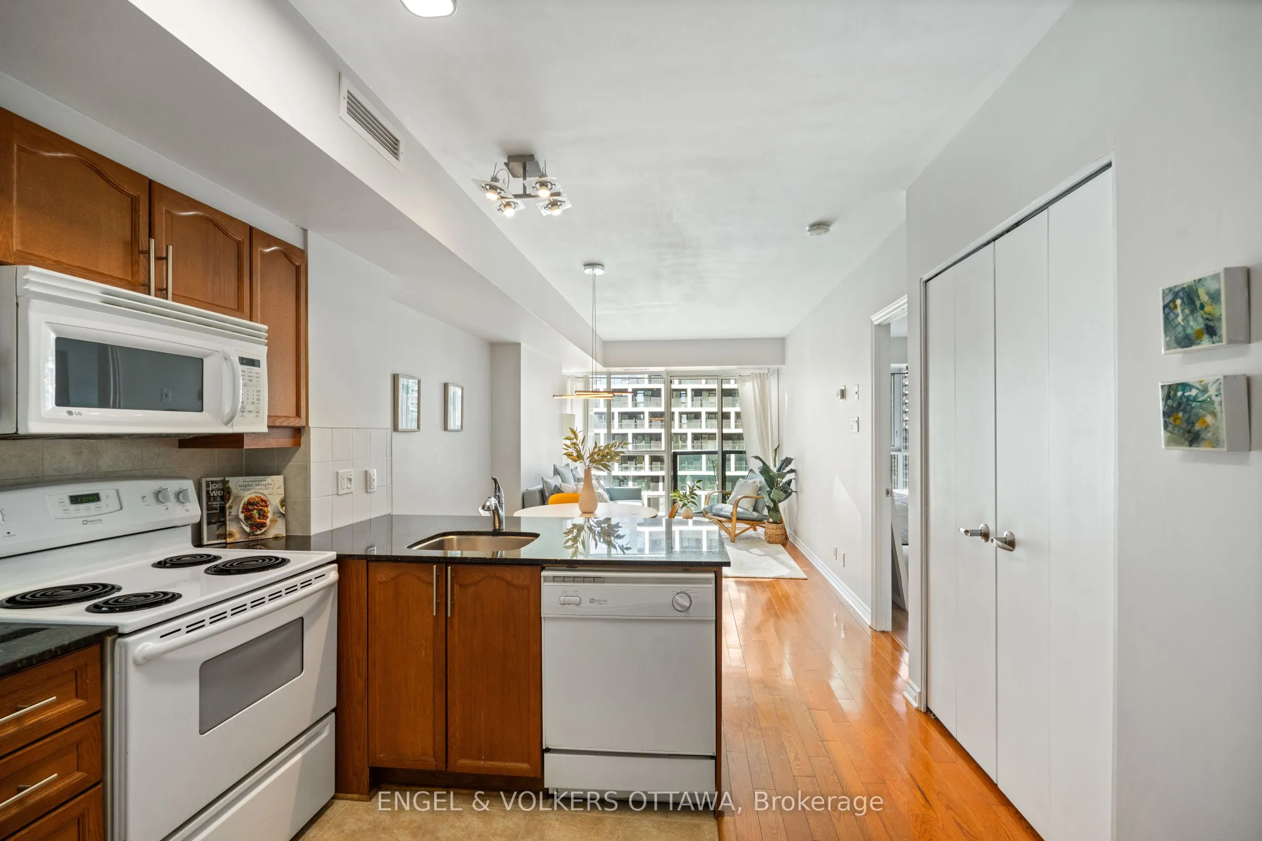 445 Laurier Avenue W, #1403