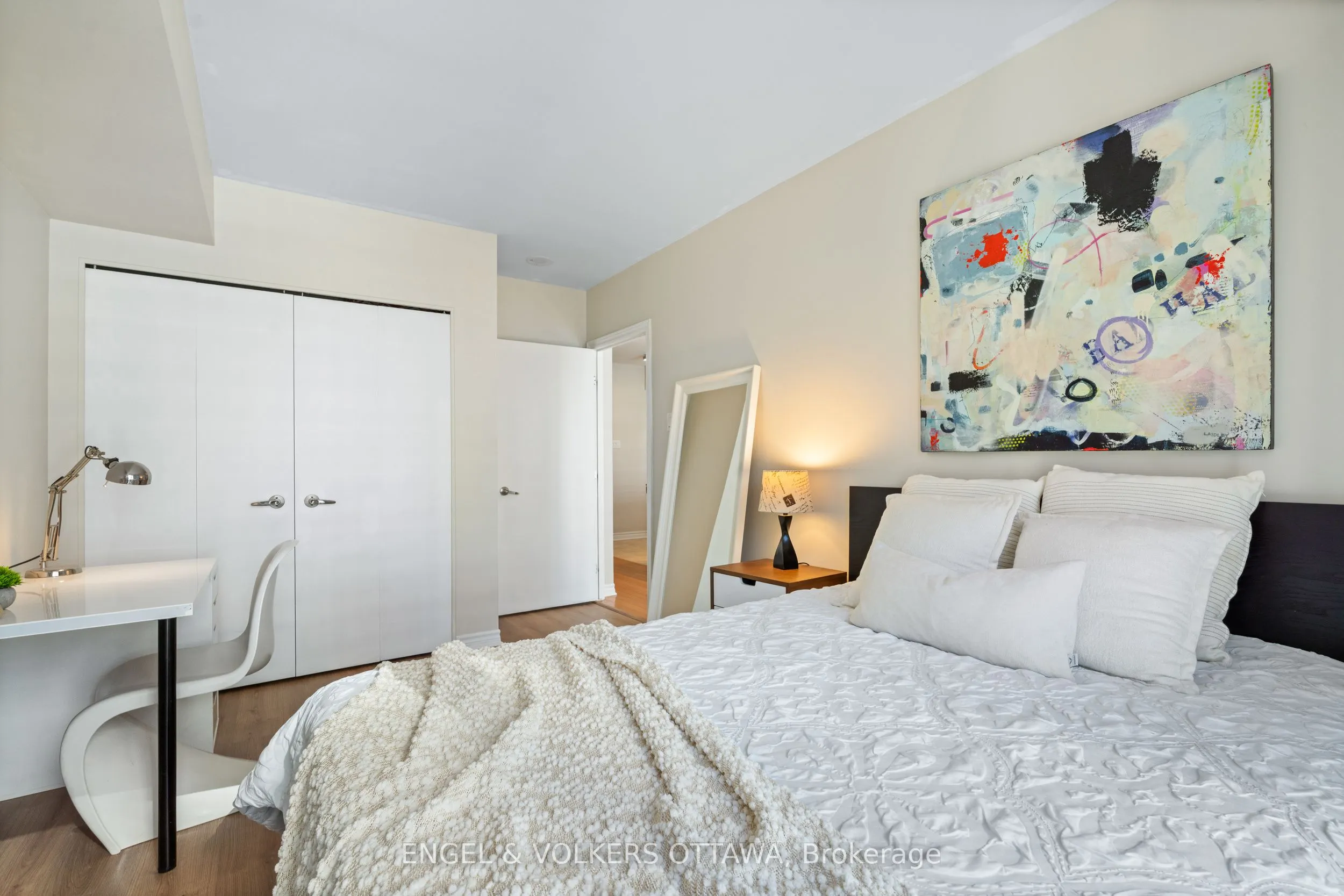 445 Laurier Avenue W, #1403