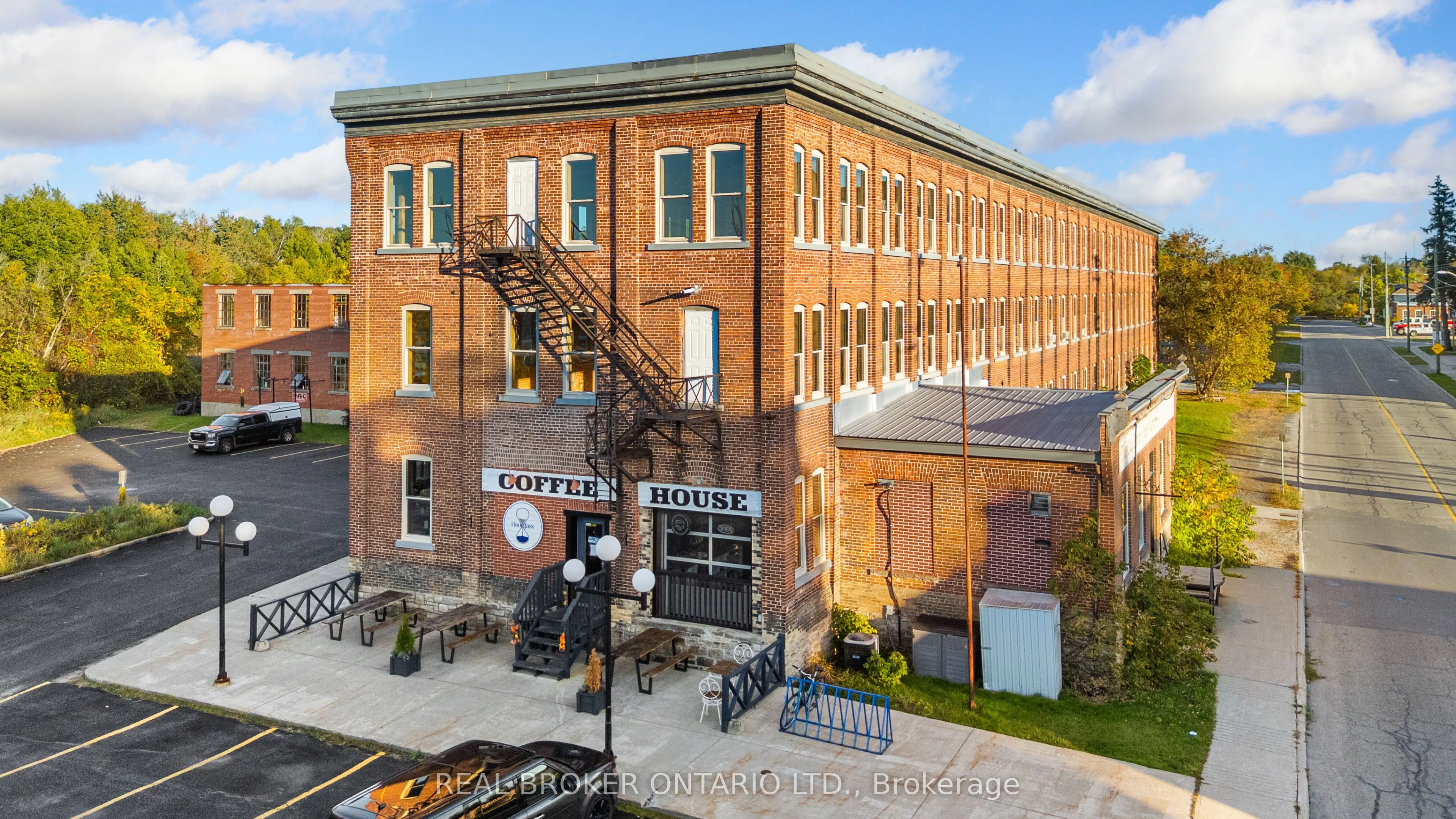 1 Sherbrooke Street E
