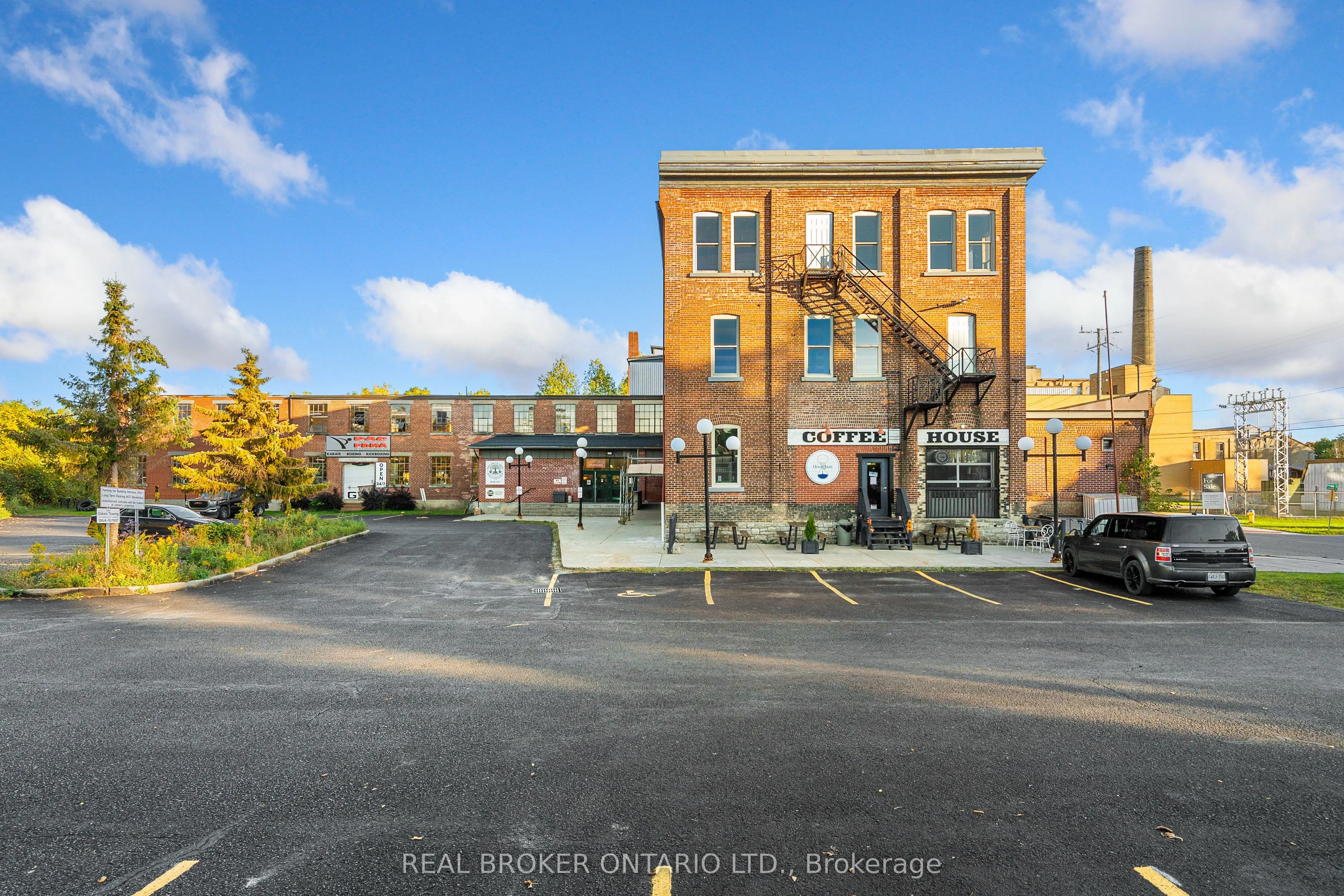 1 Sherbrooke Street E