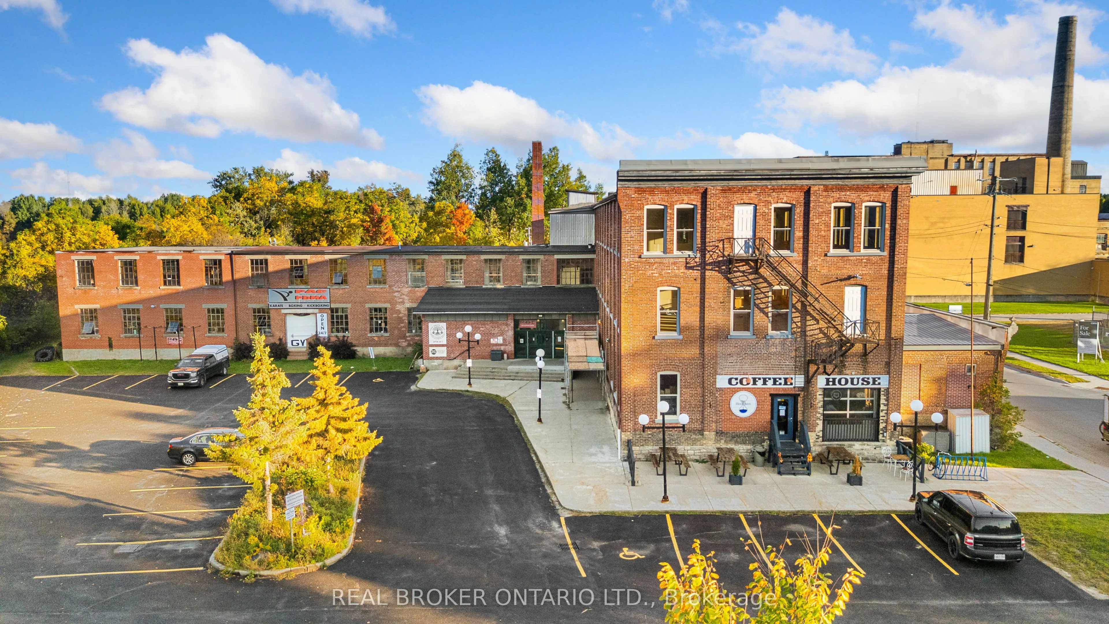 1 Sherbrooke Street E