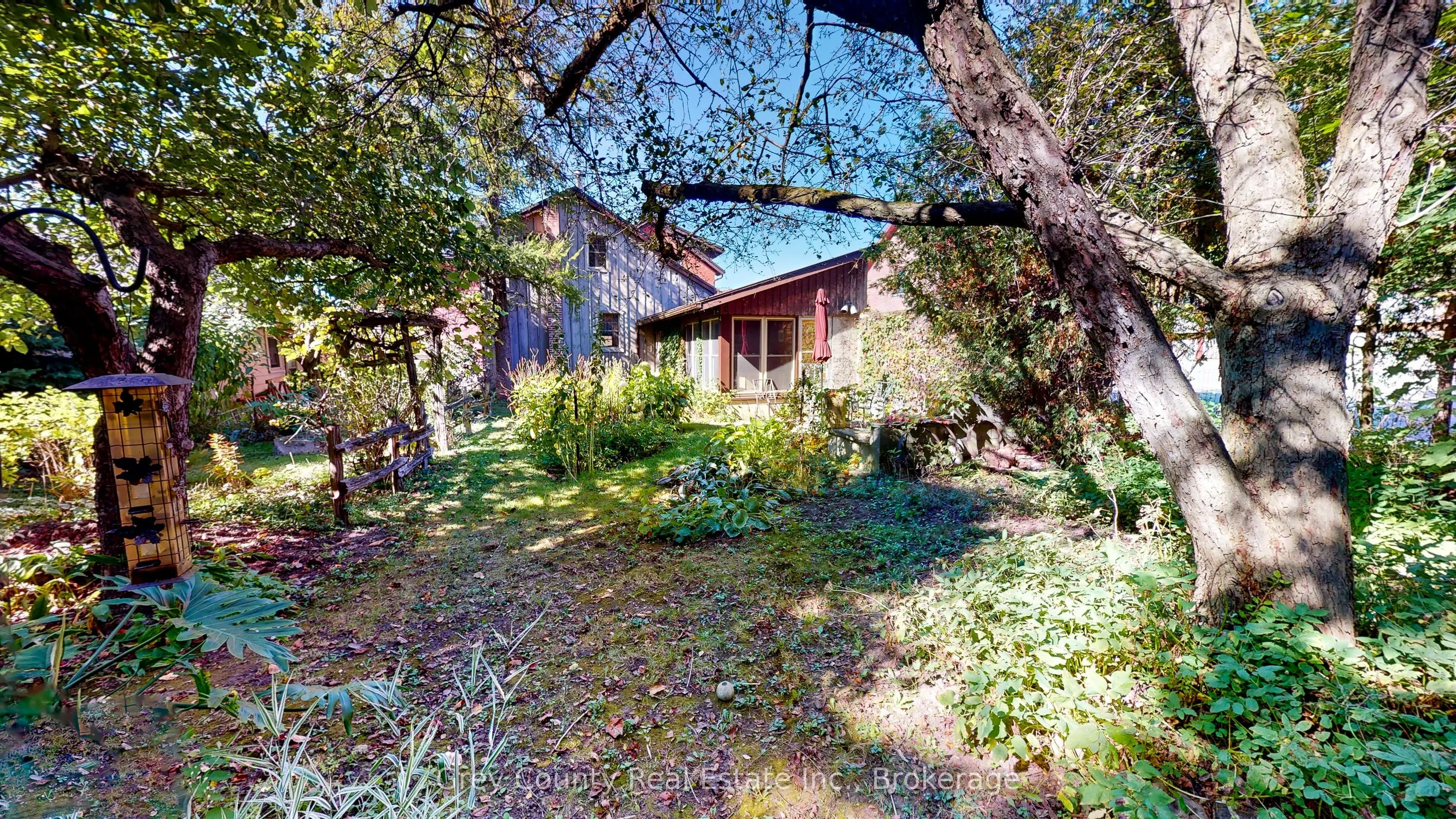 27-29 MAIN Street E