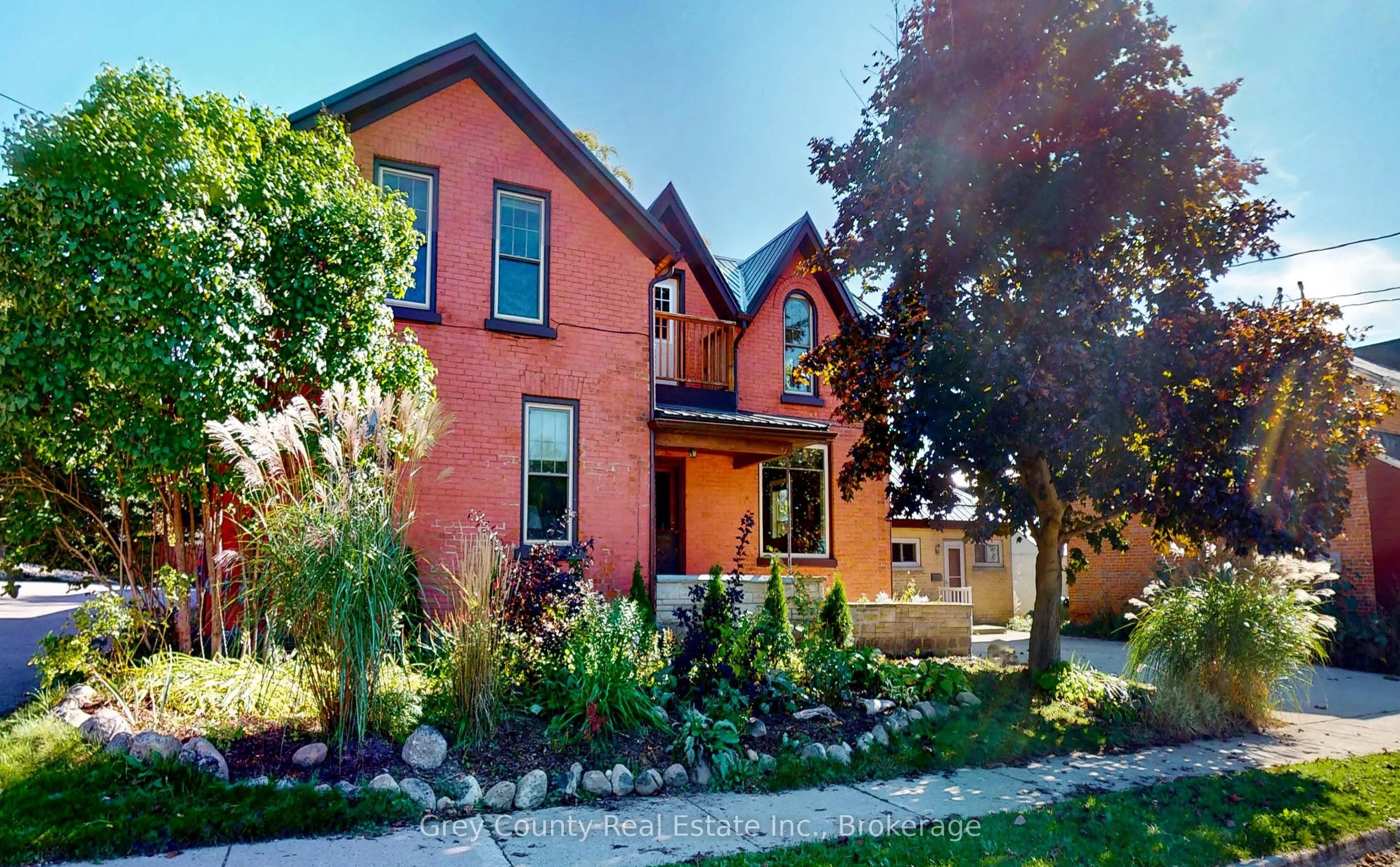 27-29 MAIN Street E