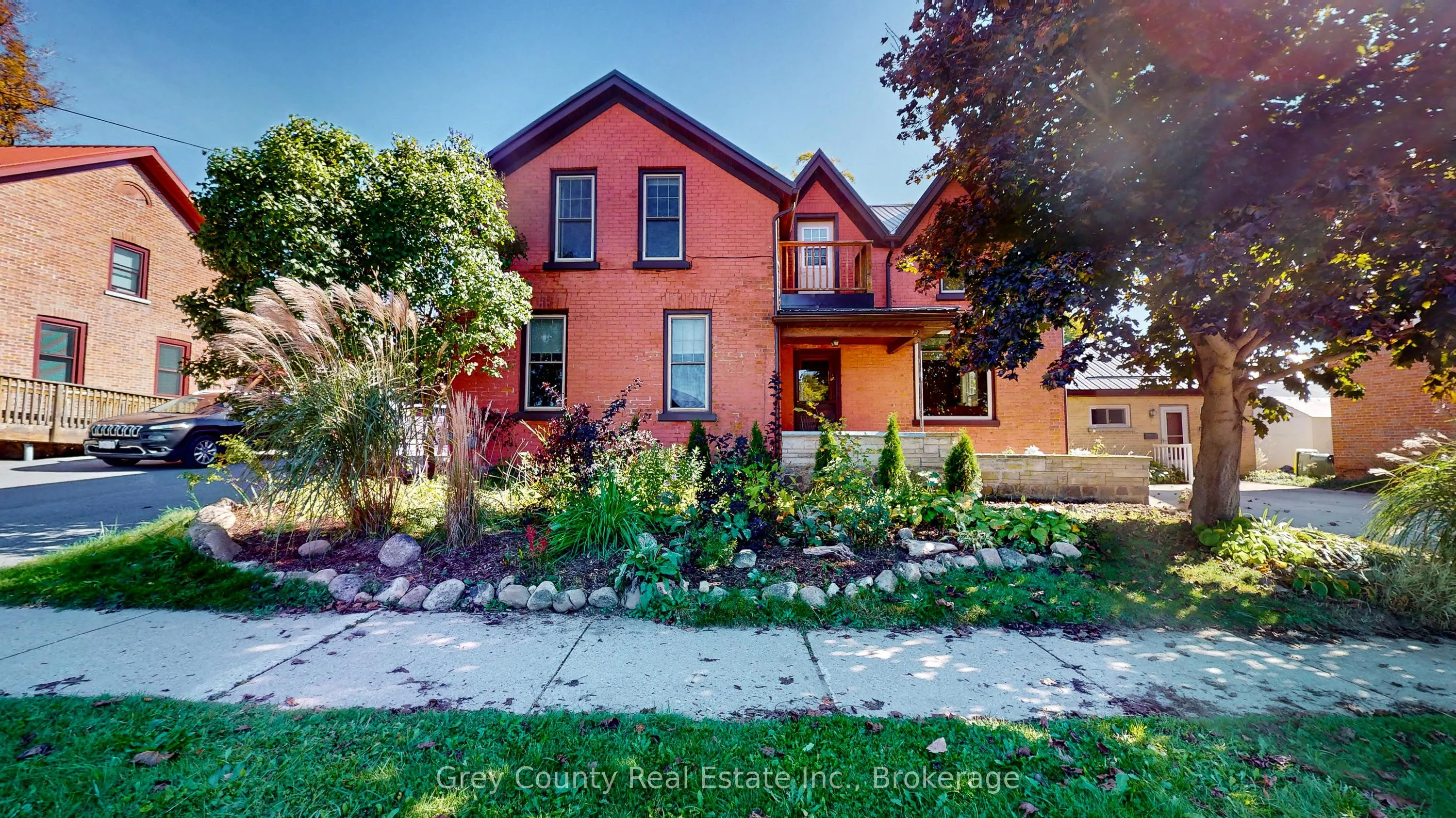 27-29 MAIN Street E