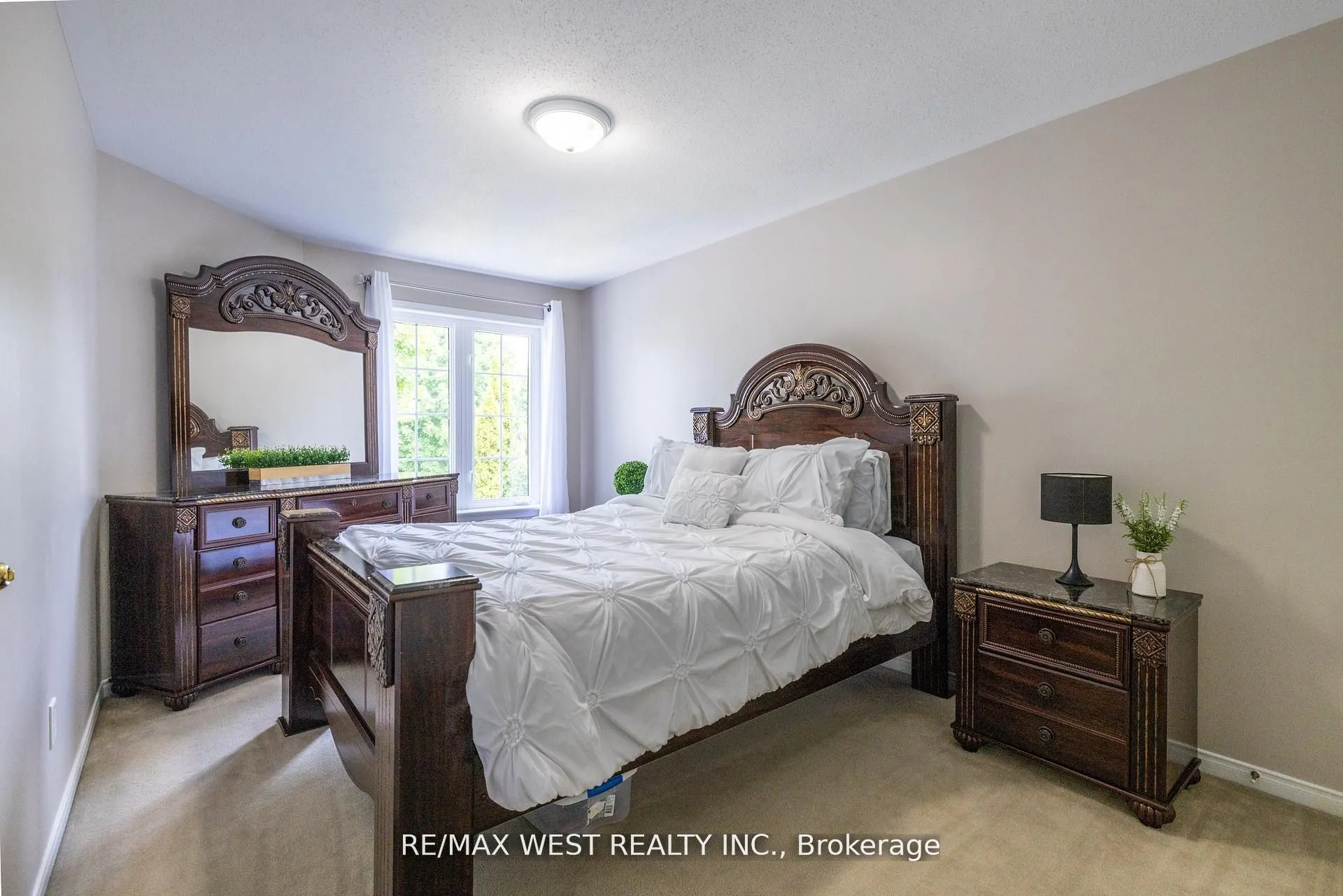 214 Castlegarth Crescent