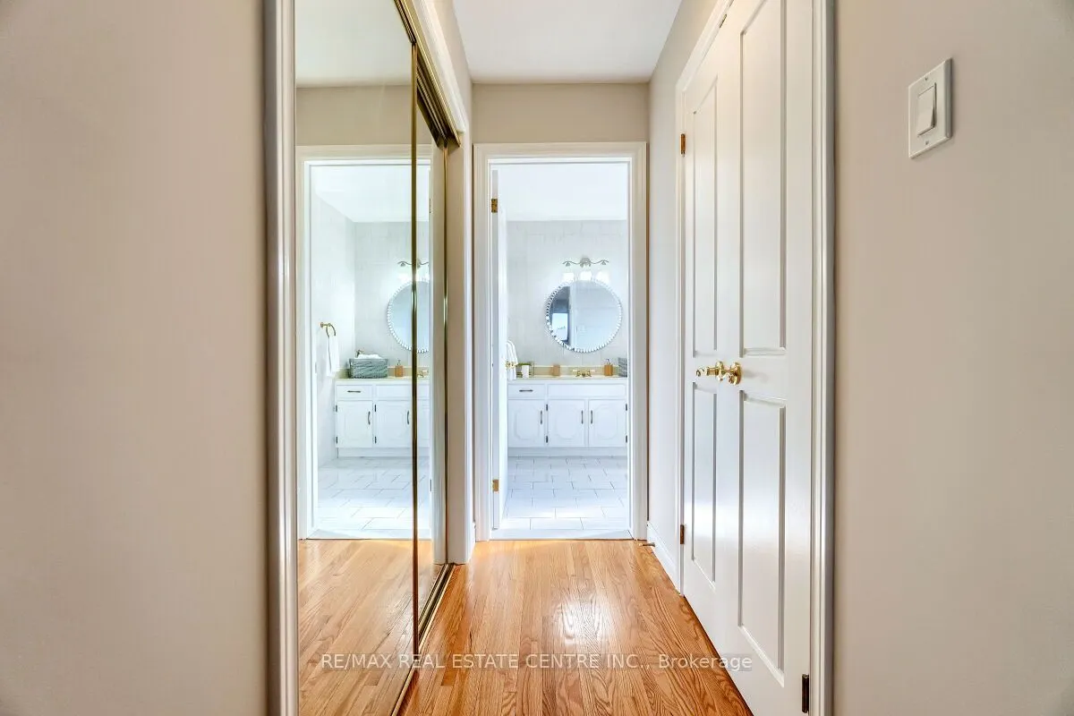 16 Vogue Court