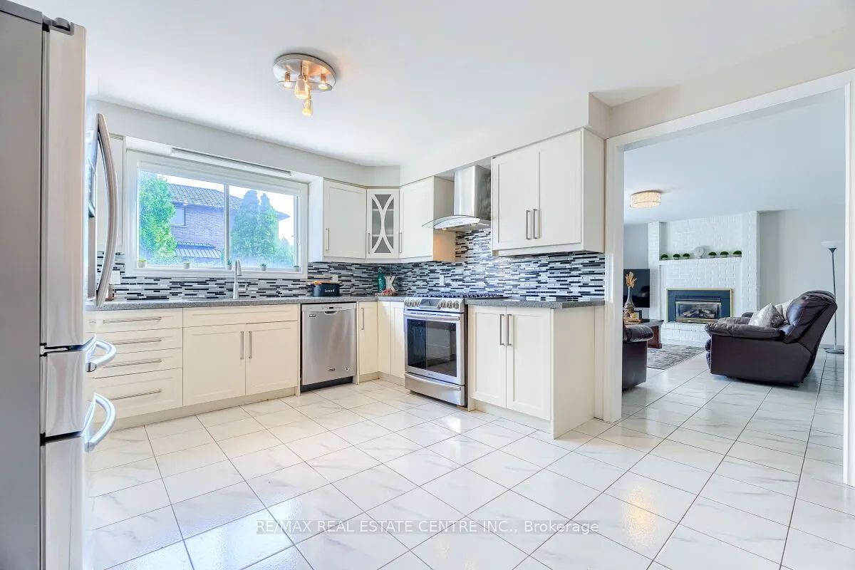 16 Vogue Court