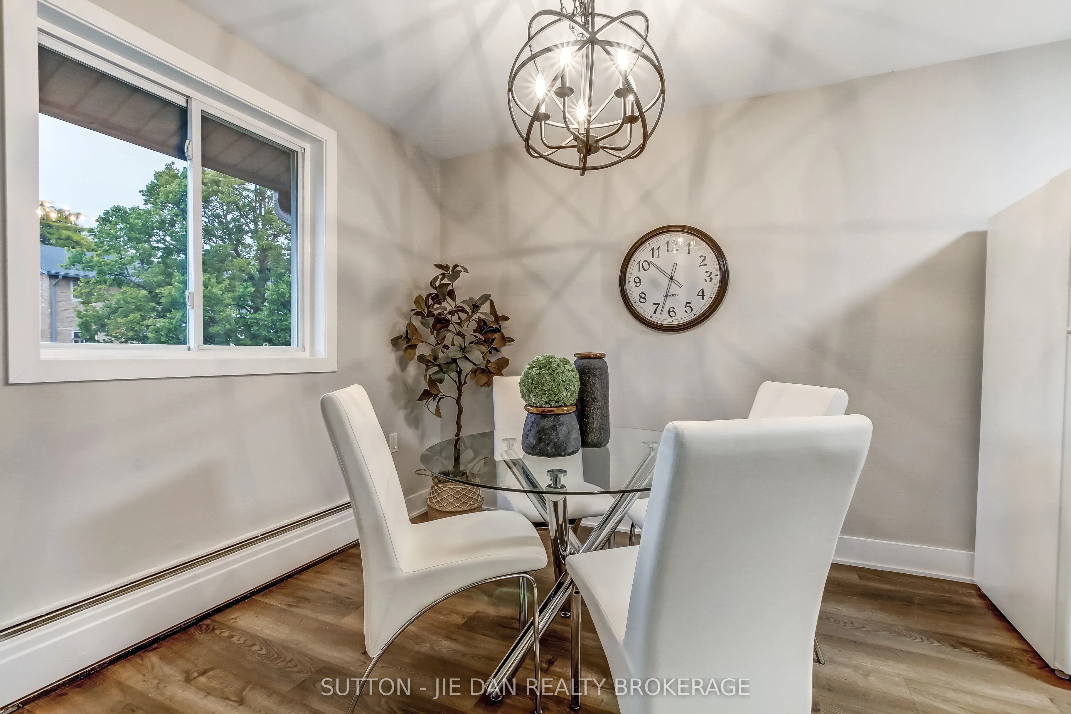 635 WONDERLAND Road S, #11