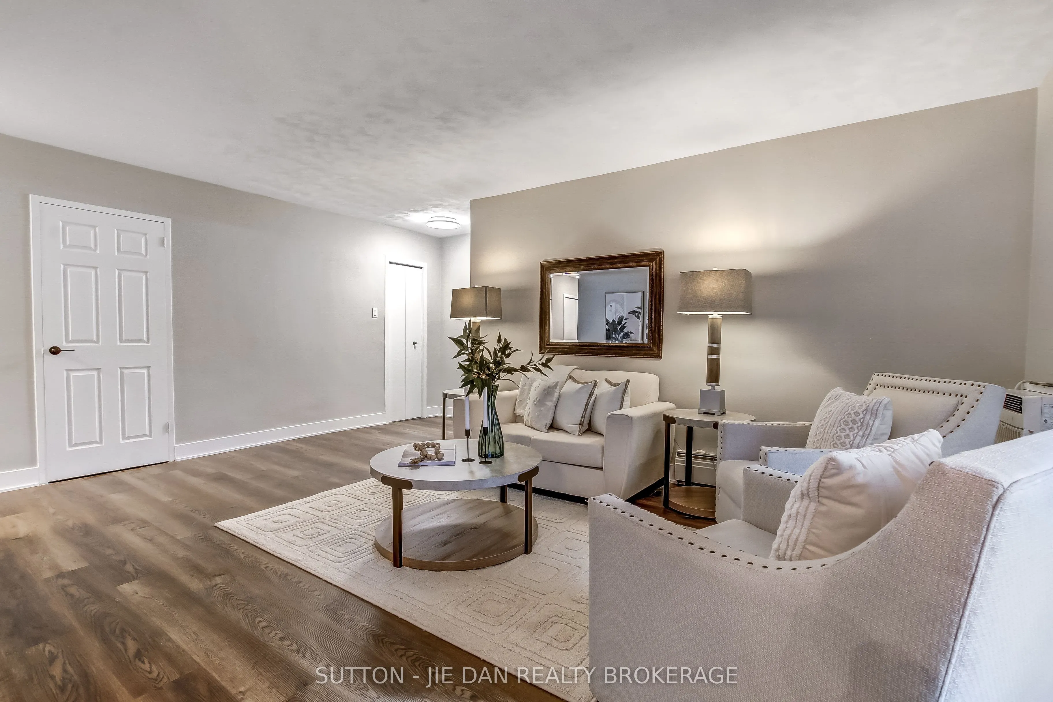 635 WONDERLAND Road S, #11