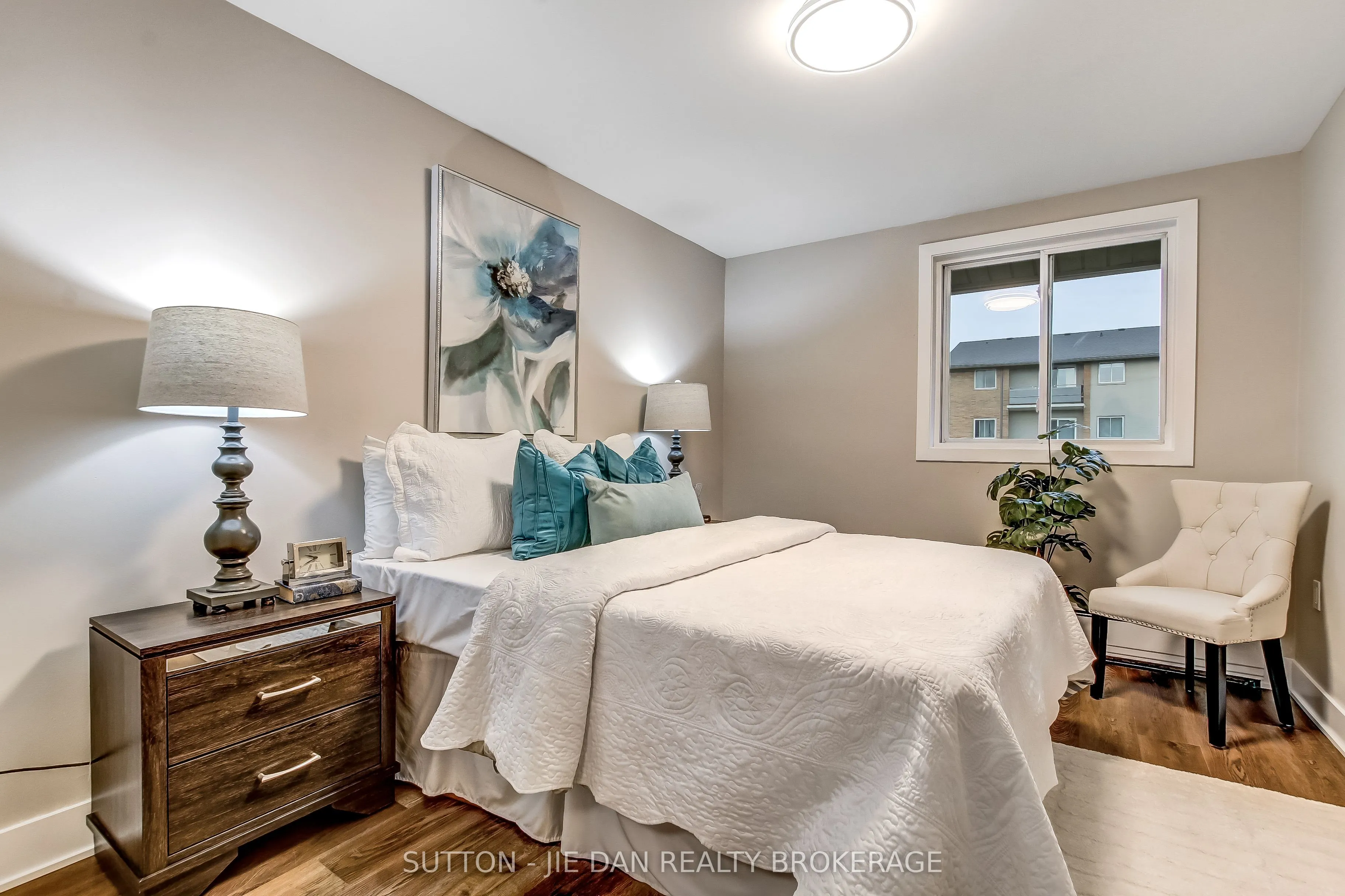 635 WONDERLAND Road S, #11