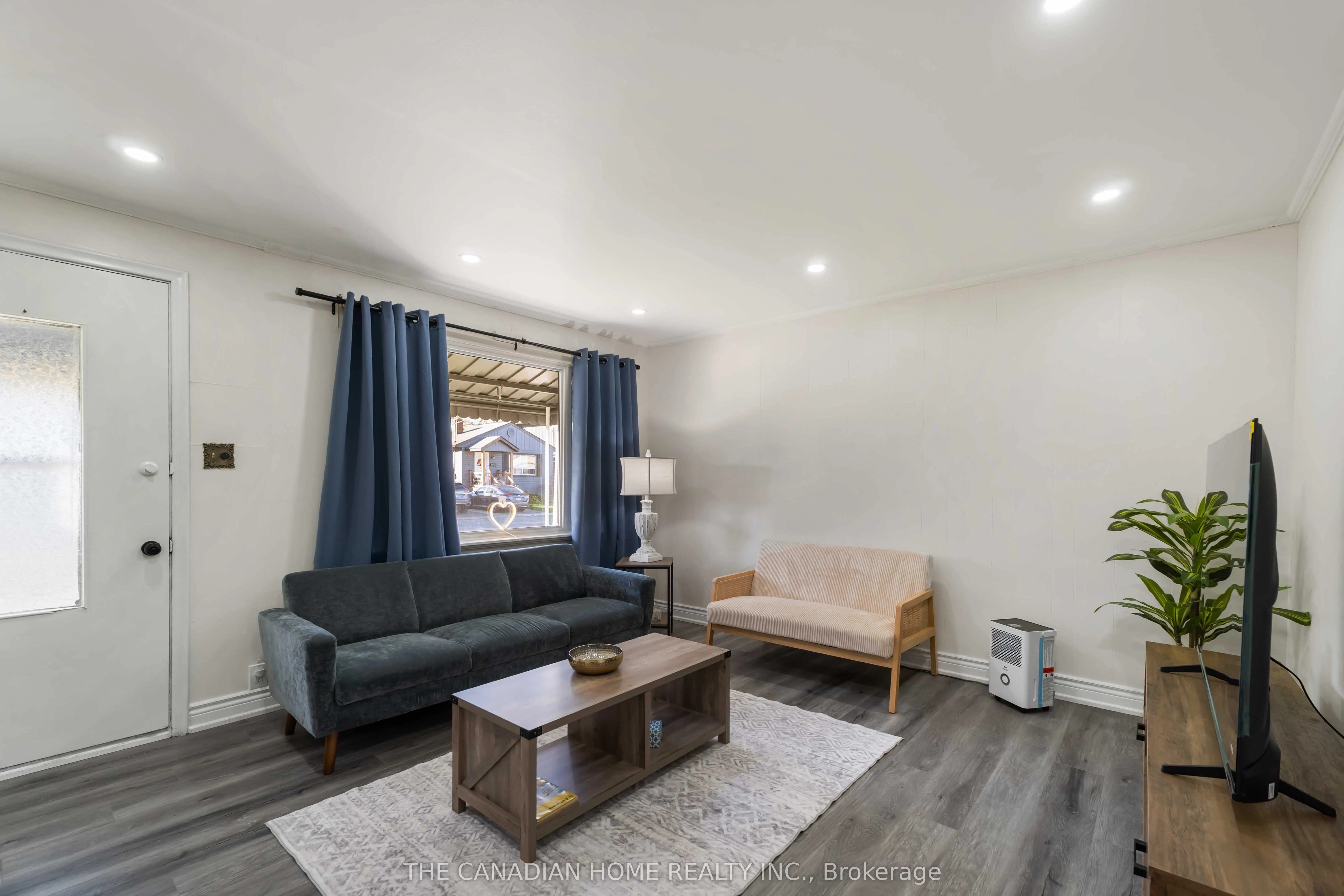 11 PARKWOOD Drive