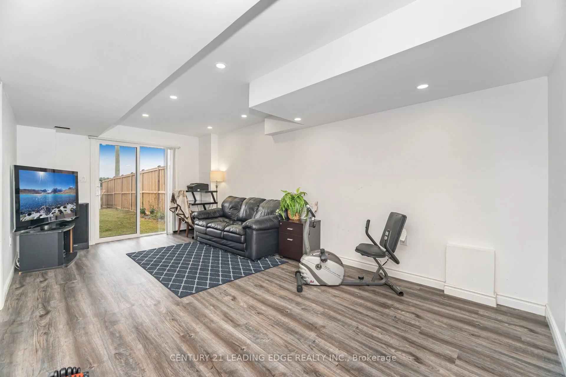 301 Ridley Crescent